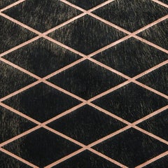 Alfombra de piel de vaca negra con diseño de diamantes metalizados, mediana