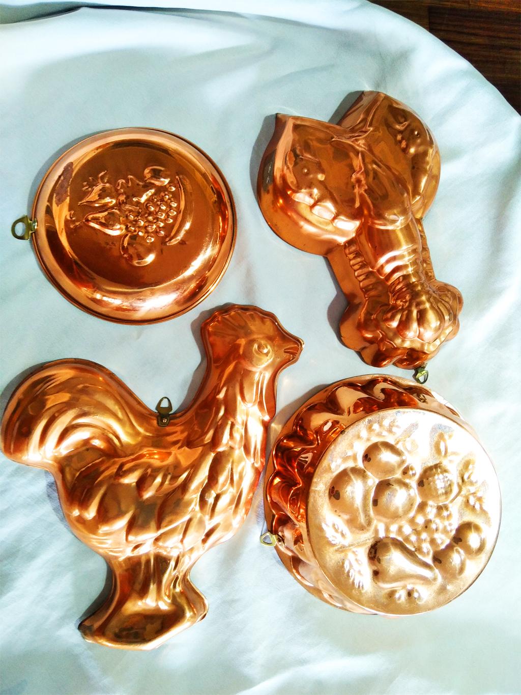 The price is for the lot of 4 molds
Vintage copper molds with tin-plated interior

Ideal molds to hang as an ornament in a rustic kitchen.
  