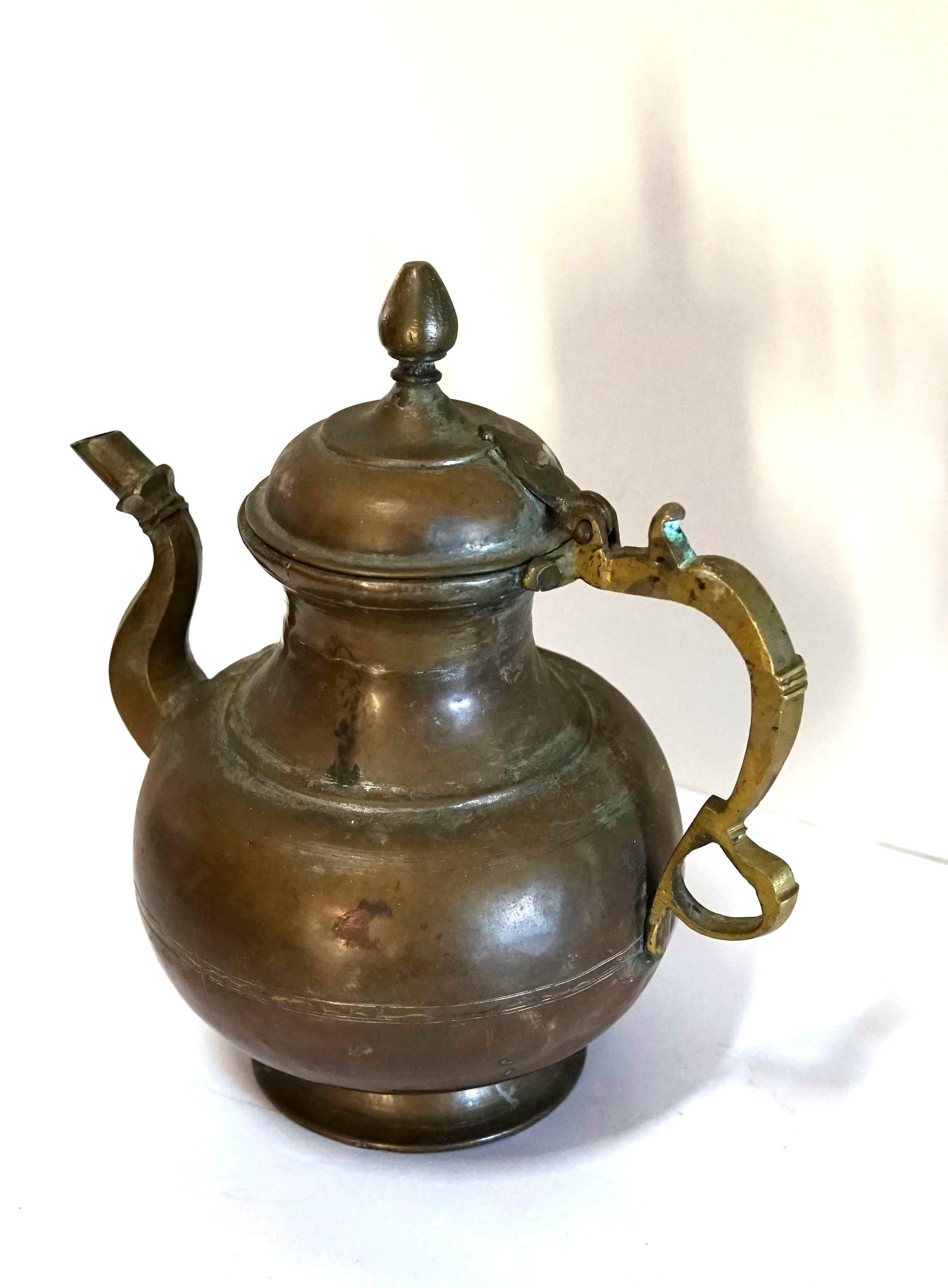 Copper Ottoman Empire Coffee Pot or Tea Kettle, Early 20th century In Good Condition For Sale In Lomita, CA