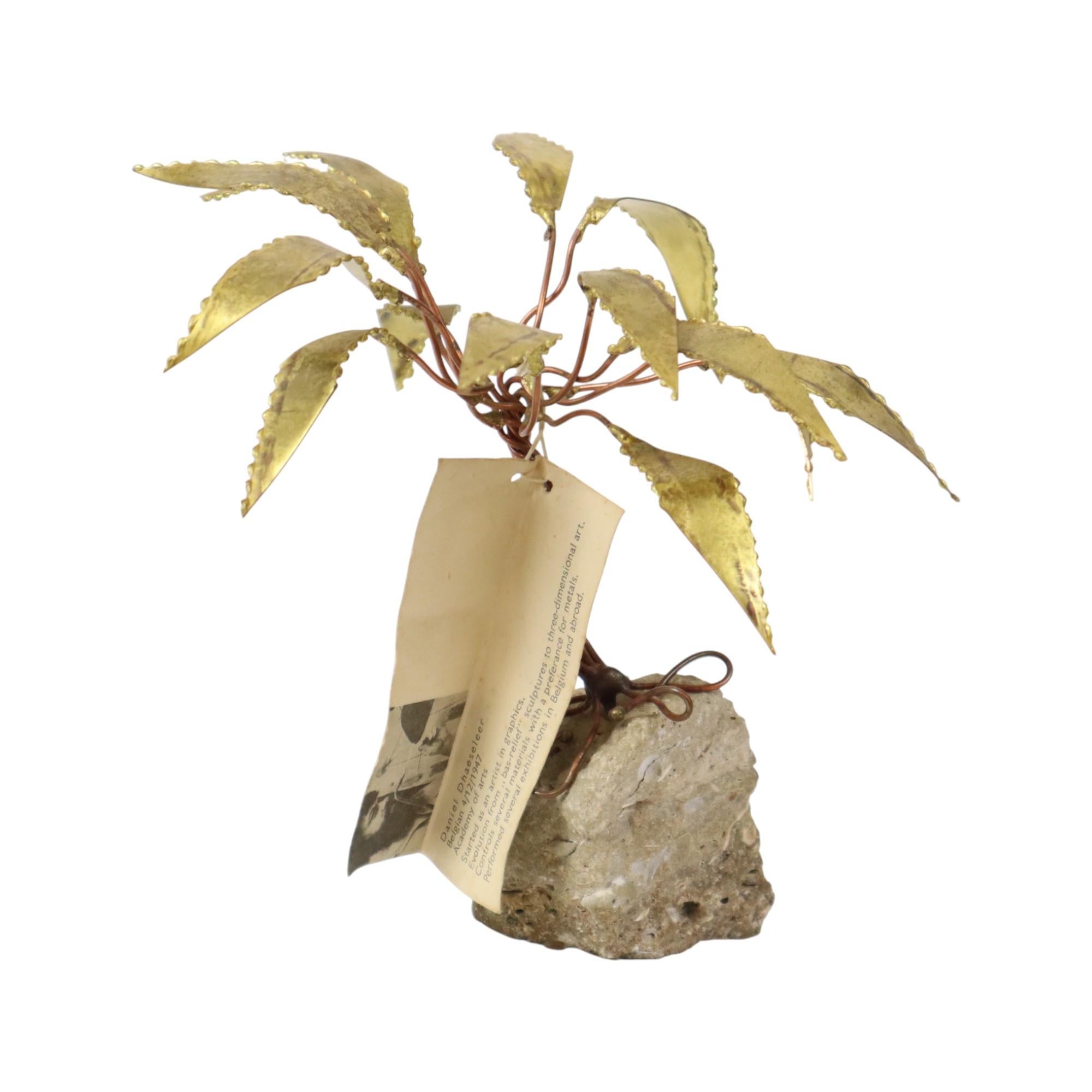 Kupferpalme auf Felsen Skulptur Daniel d'Haeseleer 18cm (Belgisch) im Angebot