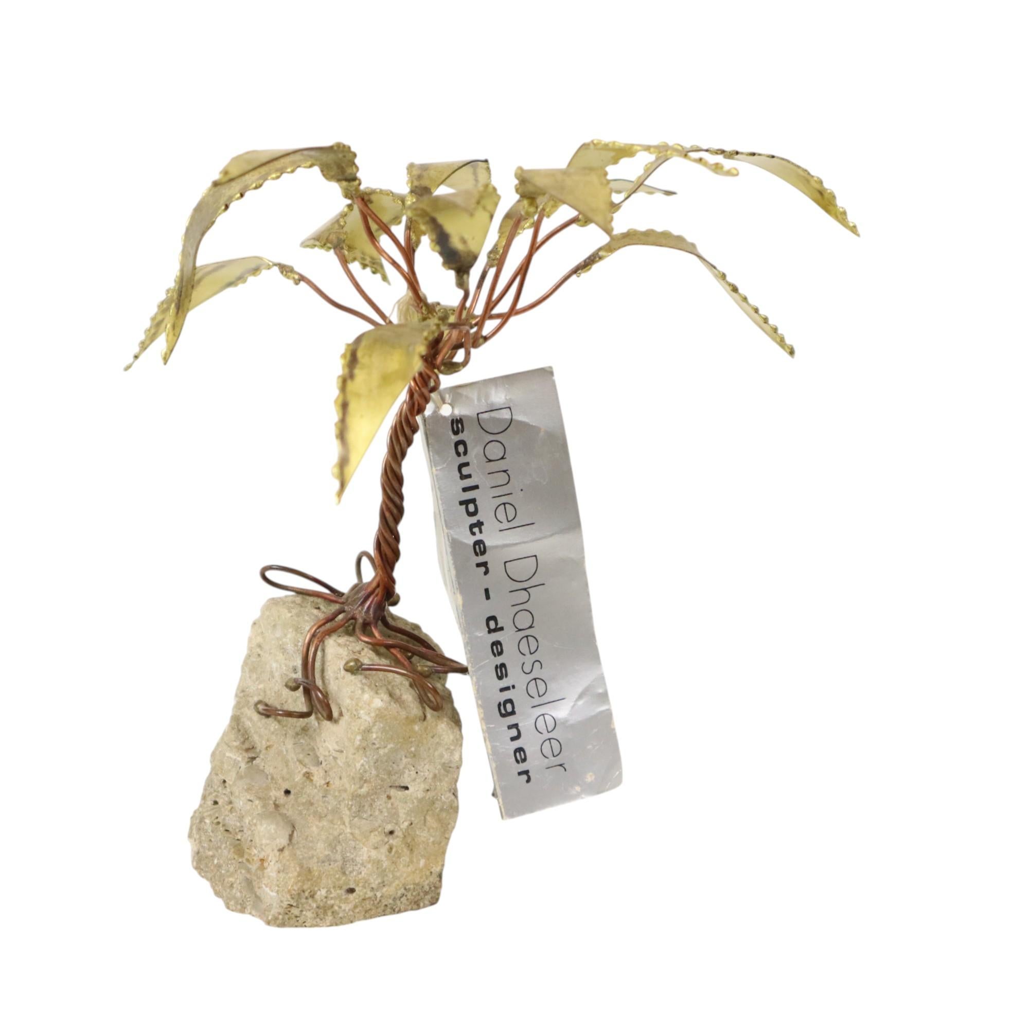Kupferpalme auf Felsen Skulptur Daniel d'Haeseleer 18cm (Messing) im Angebot