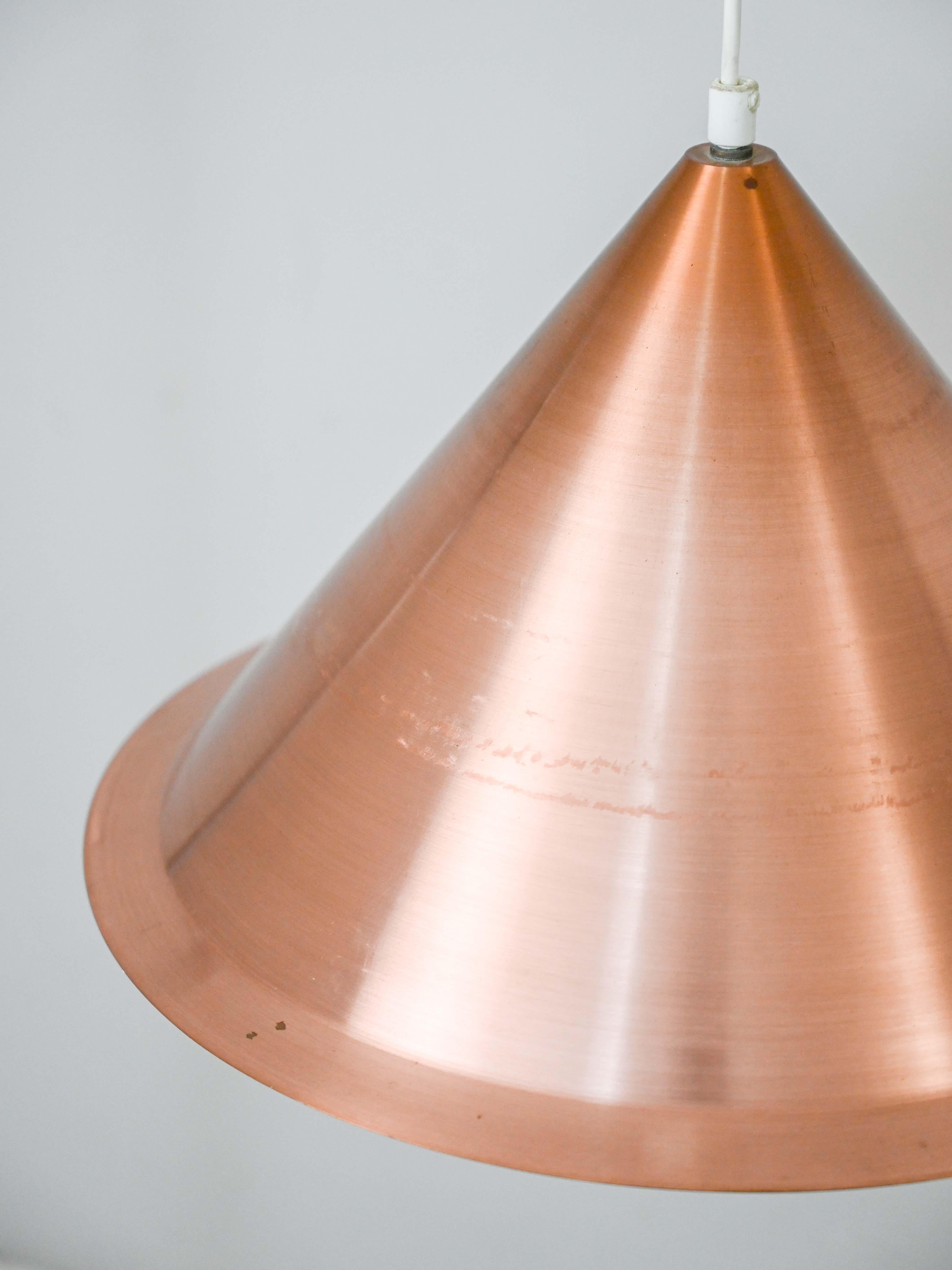 1960s vintage chrome lamp.

This hanging lamp features a conical copper-colored shade with a matte but reflective finish.

The simple lines and small size make it suitable for hanging above the dining table.

Good vintage condition. shows some signs