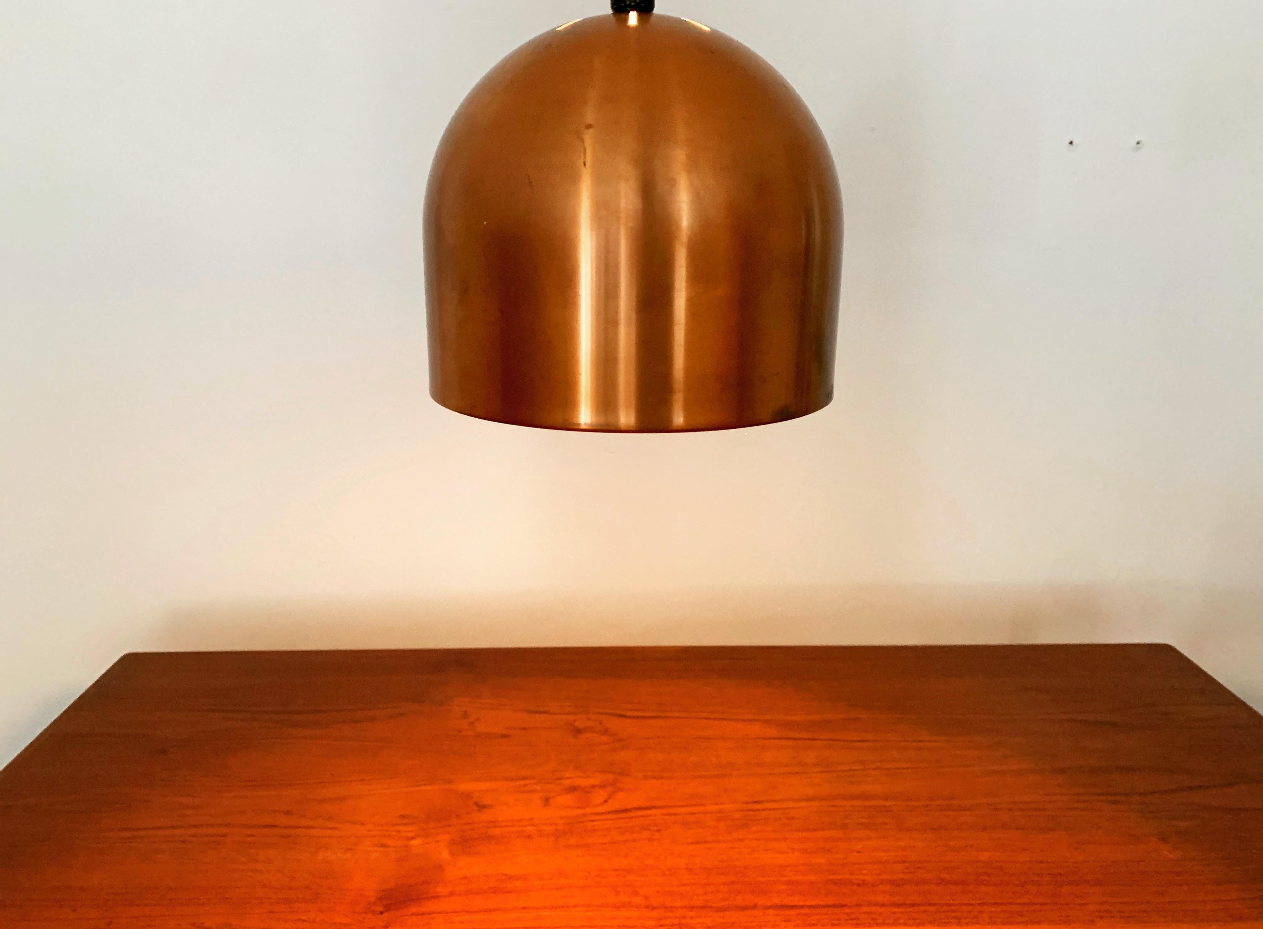 Lampada a sospensione in rame di Staff in vendita 3