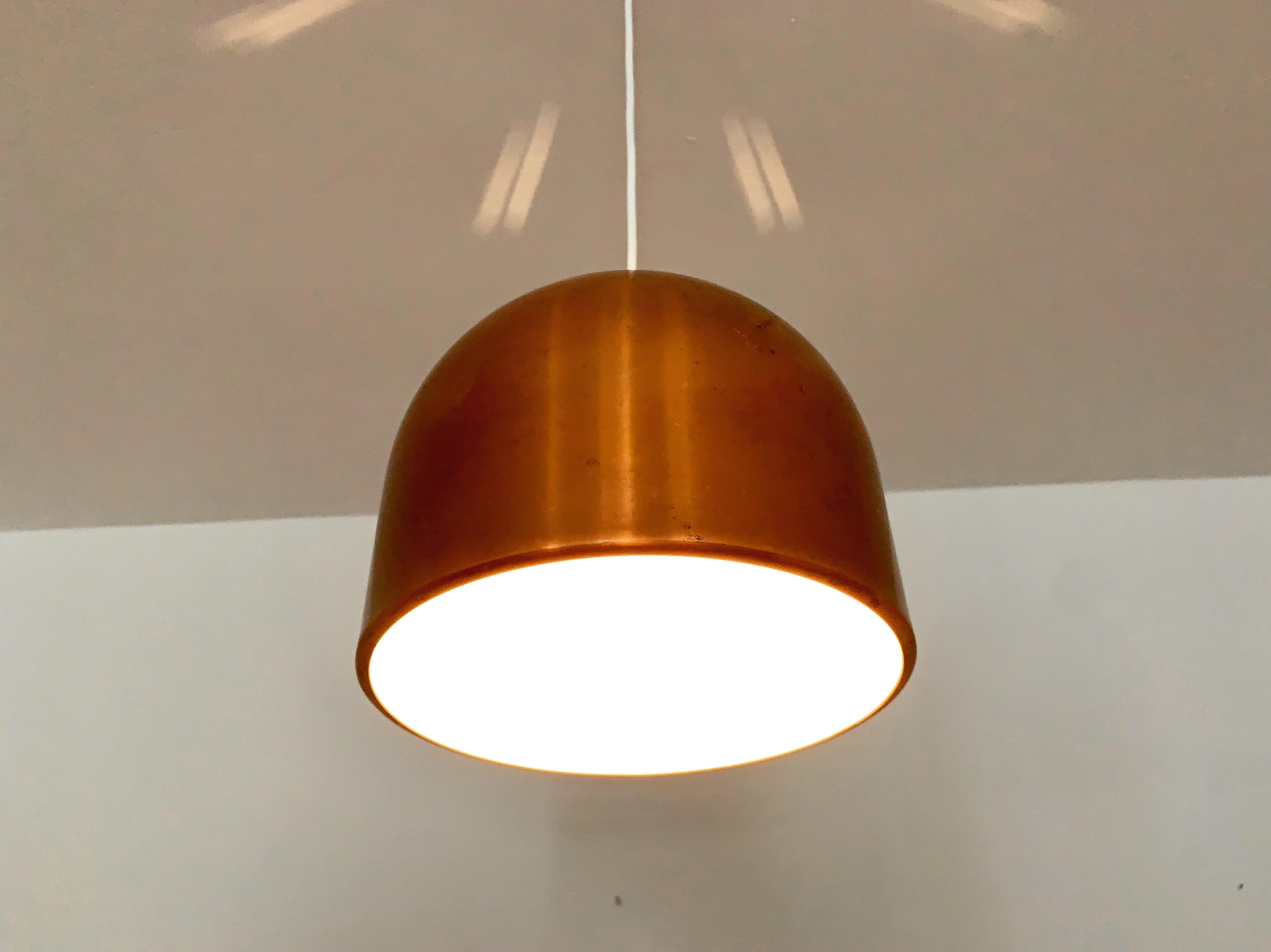 Lampada a sospensione in rame di Staff in vendita 2