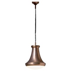 Lámpara colgante de cobre con gran cuerpo metálico, pantalla de vidrio esmerilado, Italia, años 60