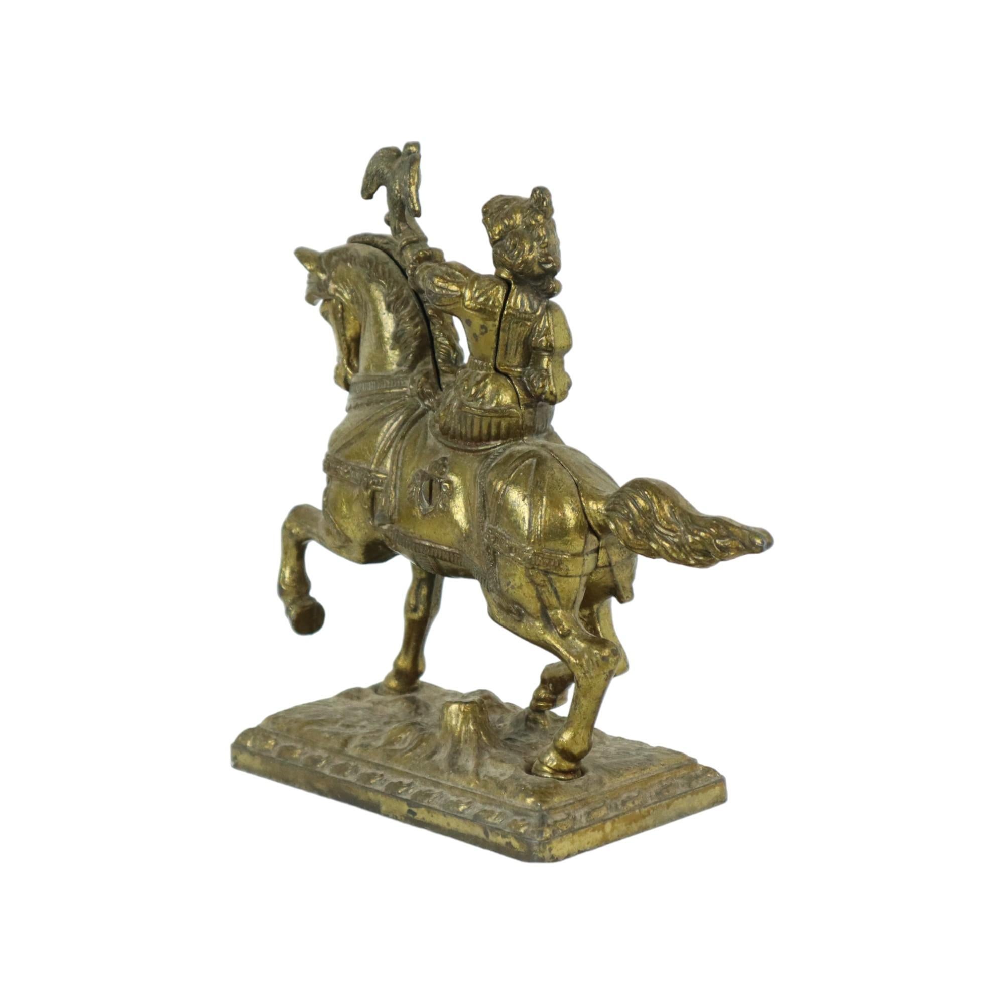 Europeo Statua placcata in rame di cavaliere a cavallo Falconiere Prima metà del XX secolo in vendita