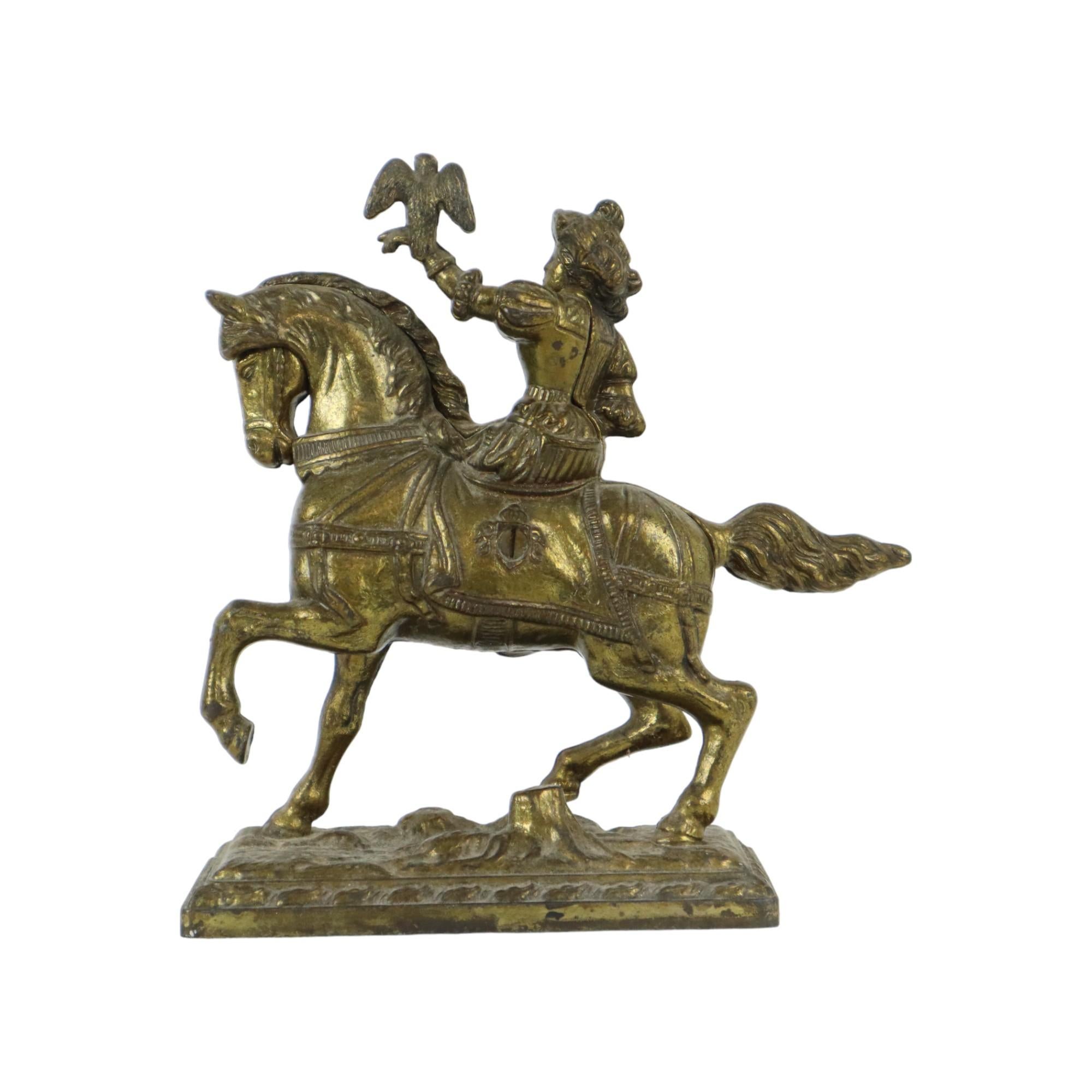 Statua placcata in rame di cavaliere a cavallo Falconiere Prima metà del XX secolo In condizioni buone in vendita a Poperinge, BE