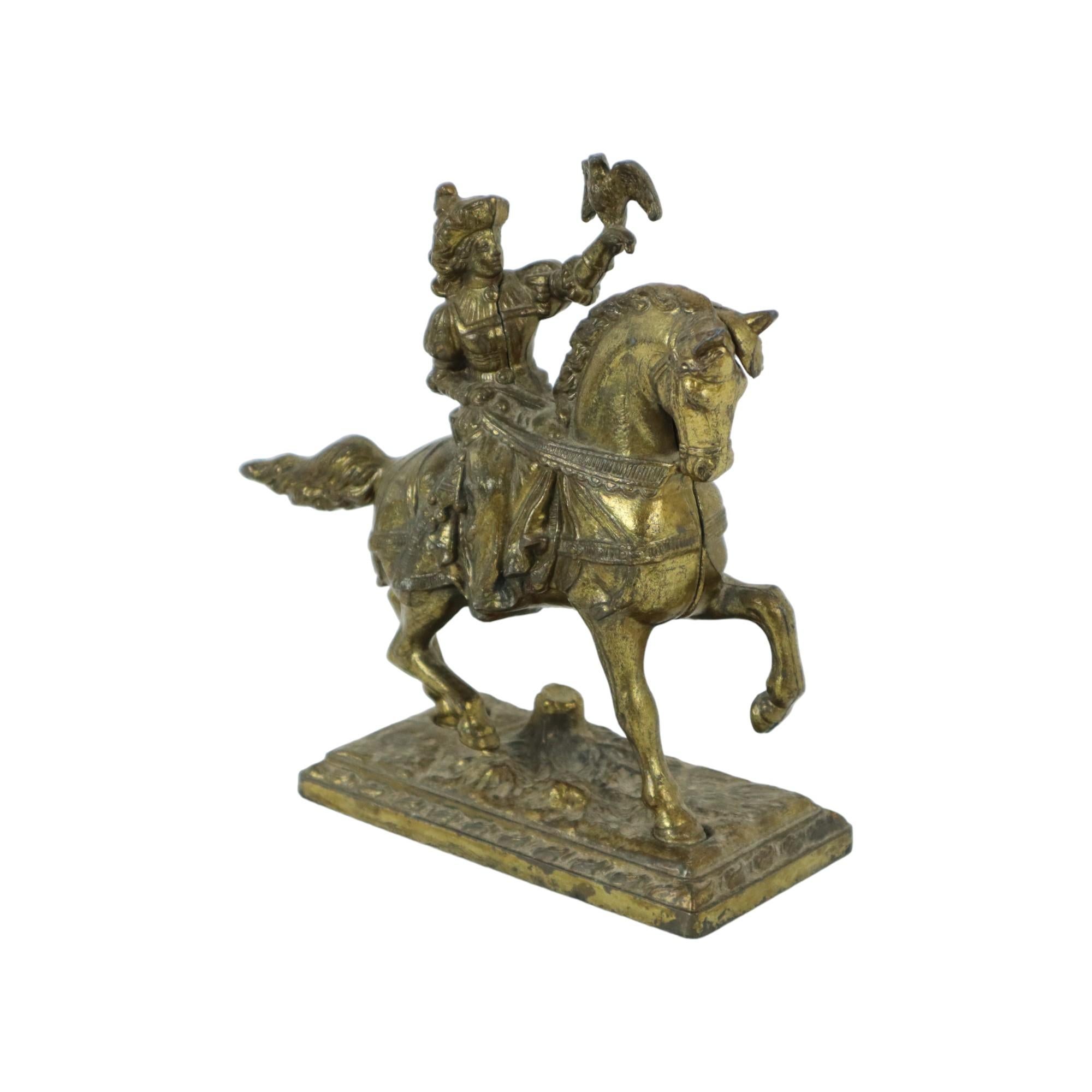 Statua placcata in rame di cavaliere a cavallo Falconiere Prima metà del XX secolo in vendita 1