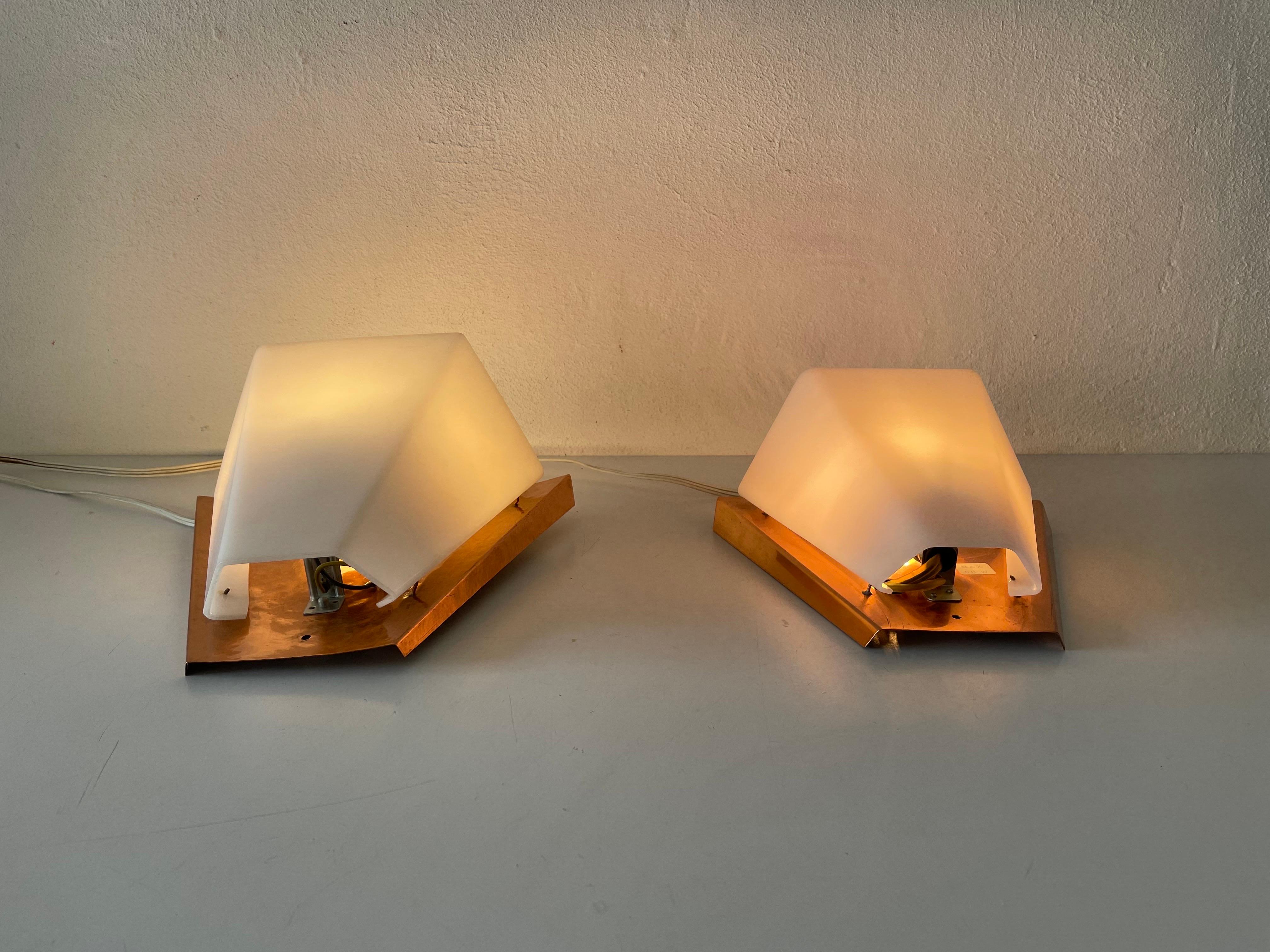 Paire d'appliques en cuivre et plexiglas par Weckelweller Werkstätten, années 1950, Allemagne en vente 3