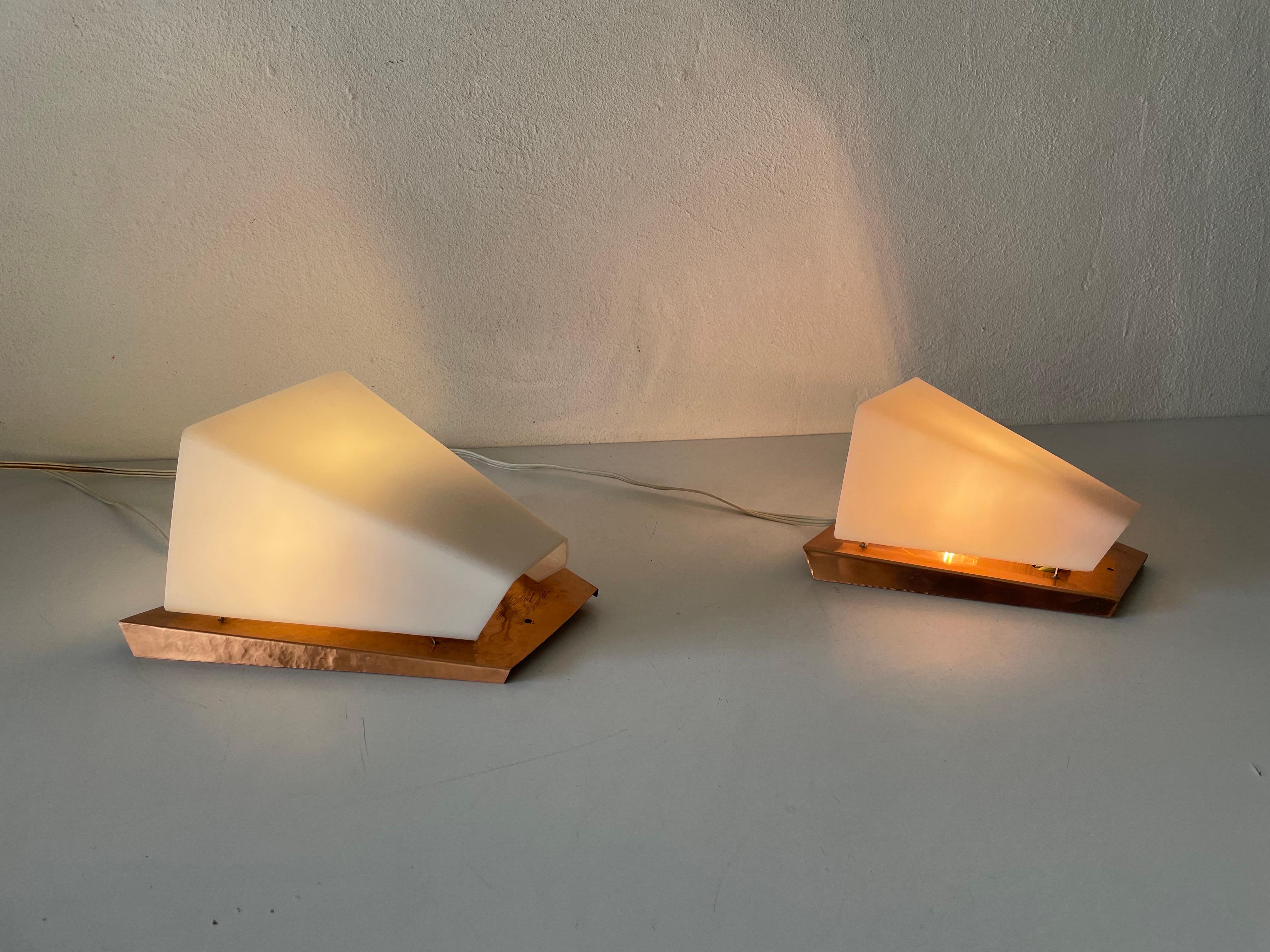 Paire d'appliques en cuivre et plexiglas par Weckelweller Werkstätten, années 1950, Allemagne en vente 4