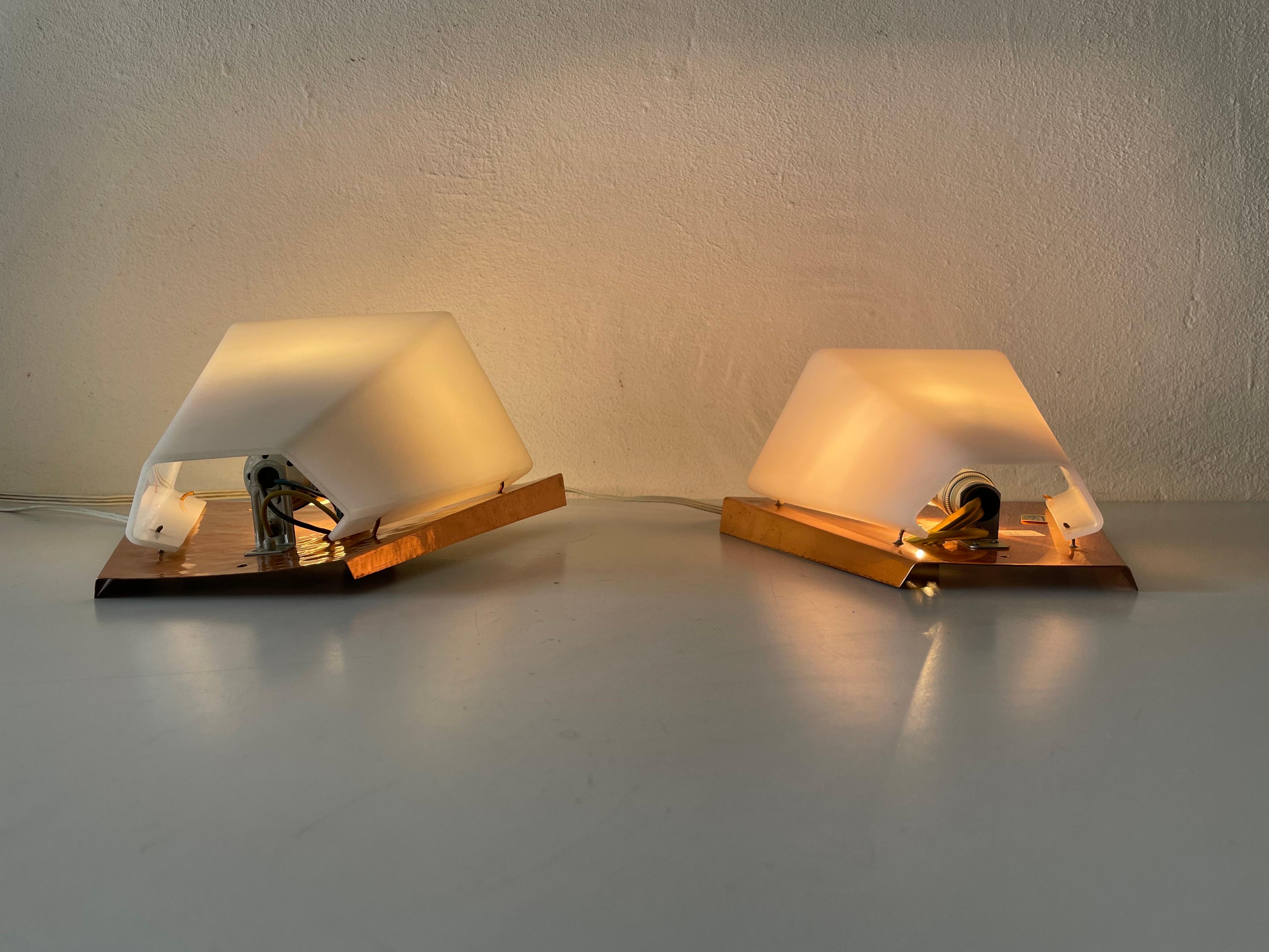 Paire d'appliques en cuivre et plexiglas par Weckelweller Werkstätten, années 1950, Allemagne en vente 5