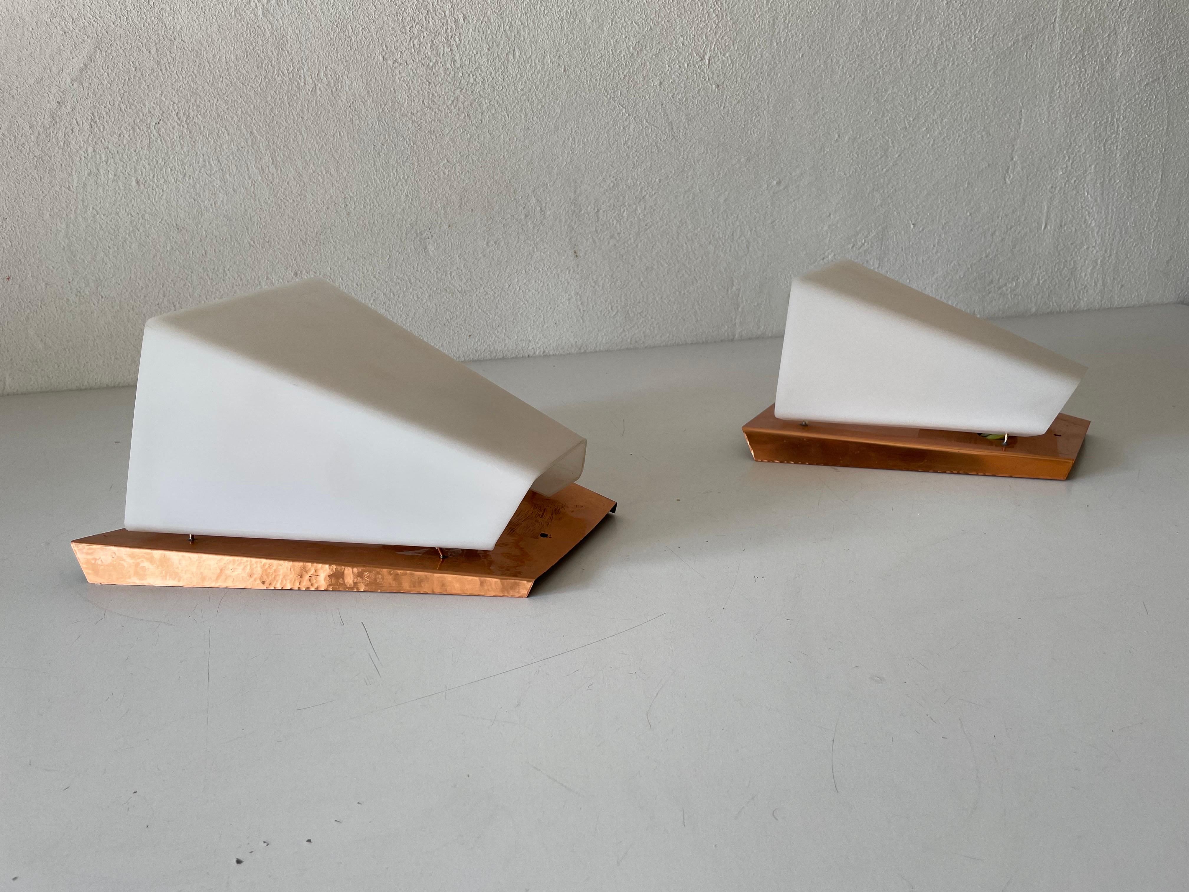 Paire d'appliques en cuivre et plexiglas par Weckelweller Werkstätten, années 1950, Allemagne Excellent état - En vente à Hagenbach, DE