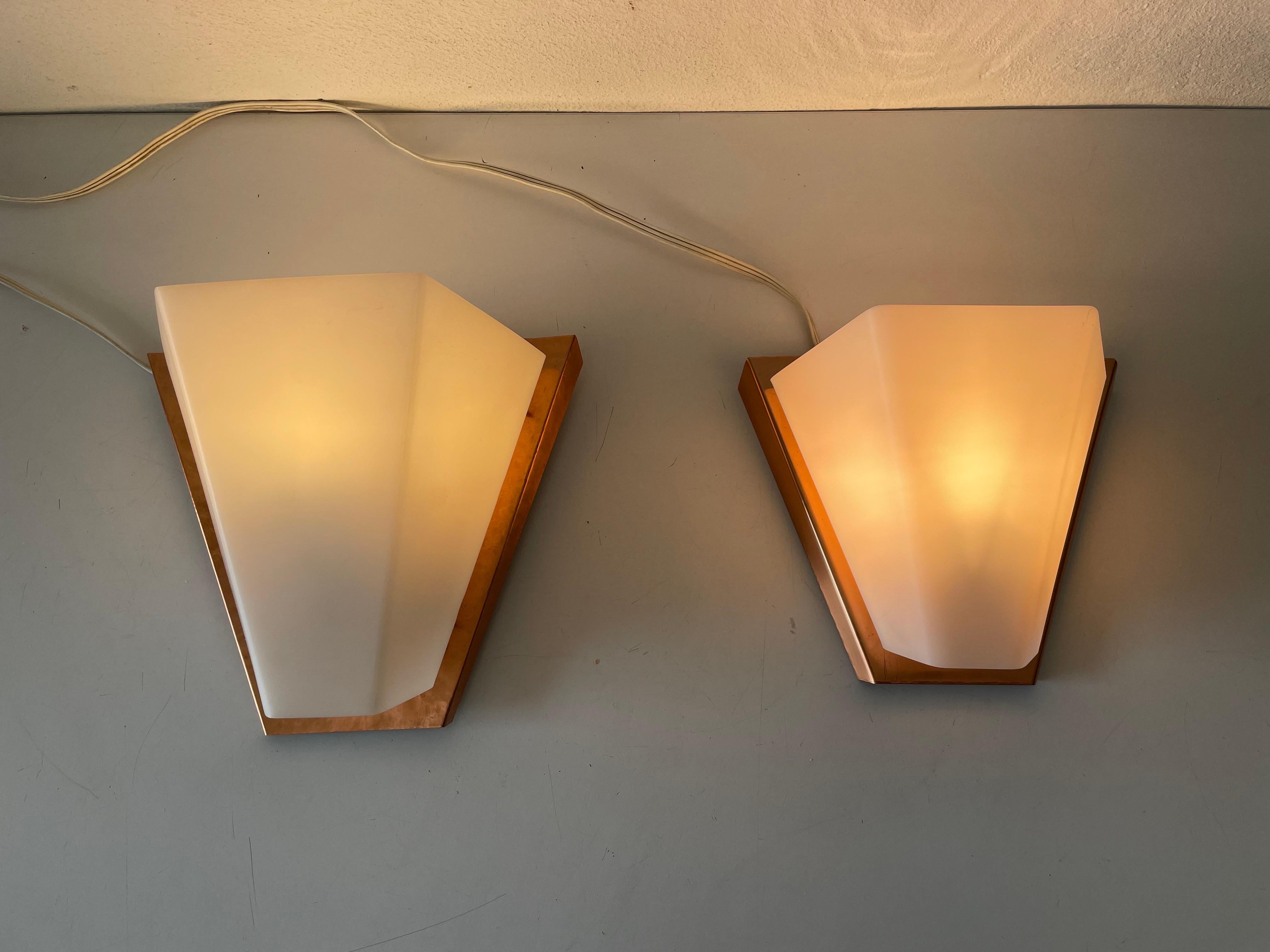Paire d'appliques en cuivre et plexiglas par Weckelweller Werkstätten, années 1950, Allemagne en vente 1
