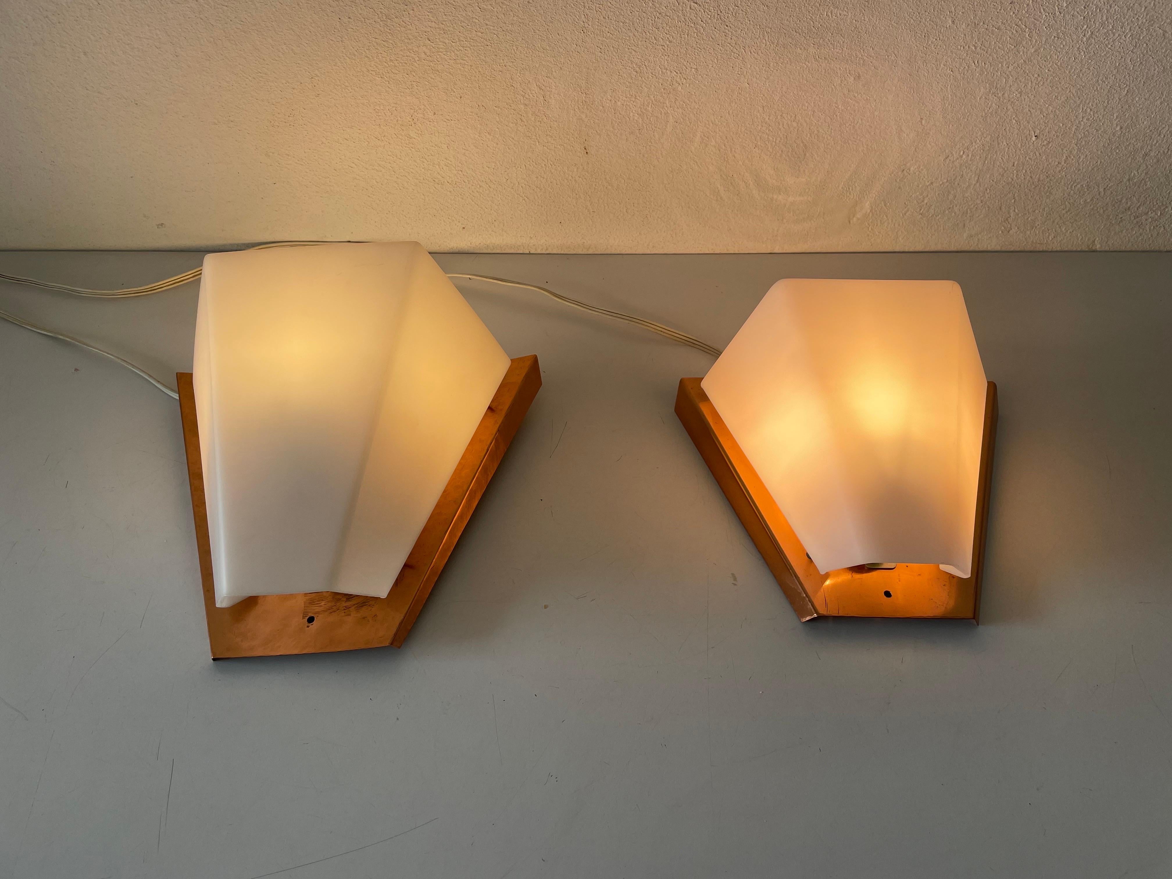 Paire d'appliques en cuivre et plexiglas par Weckelweller Werkstätten, années 1950, Allemagne en vente 2