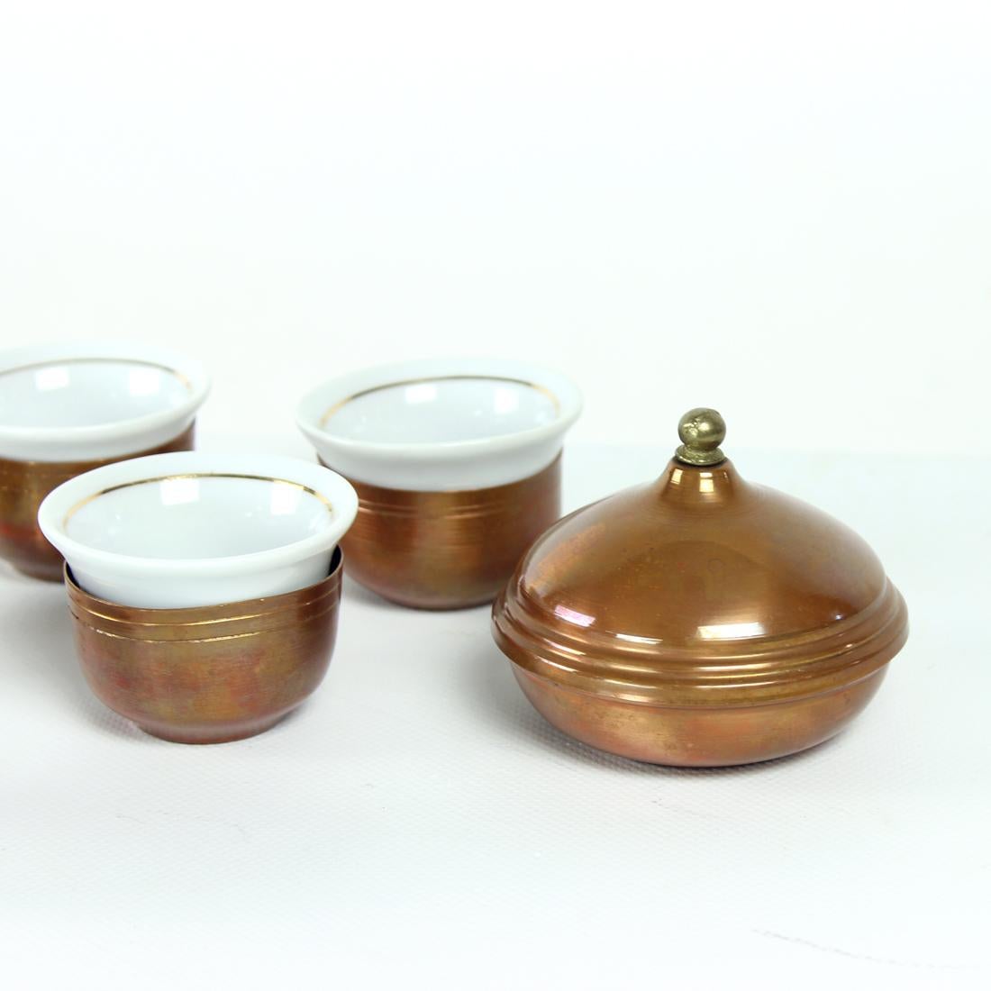 Mid-Century Modern Copper & Porcelaine Espresso Set Of 6 Cups, Czechoslovakia 1960s For Sale