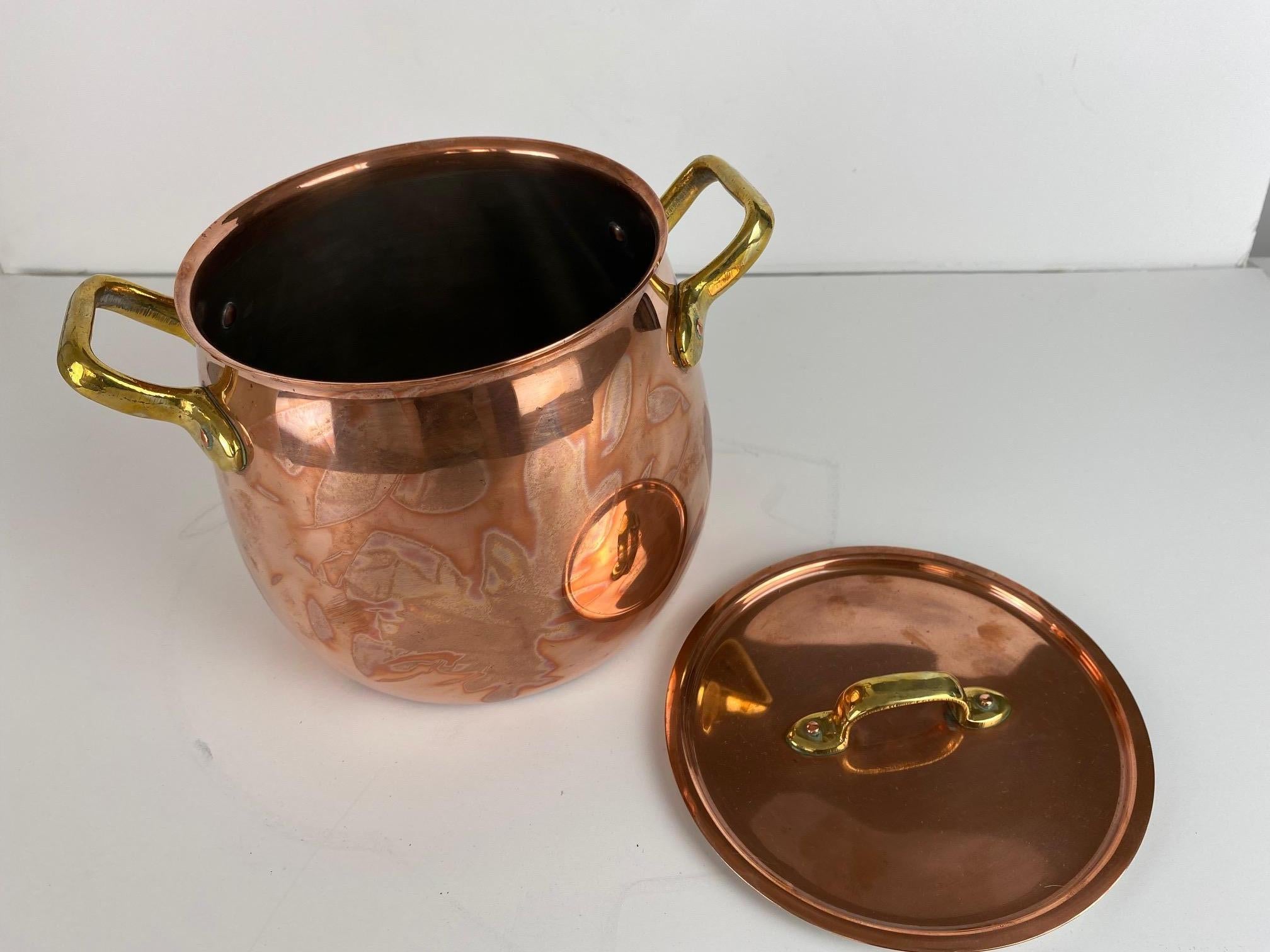 Copper Pot with Lid In Fair Condition For Sale In Pomona, CA