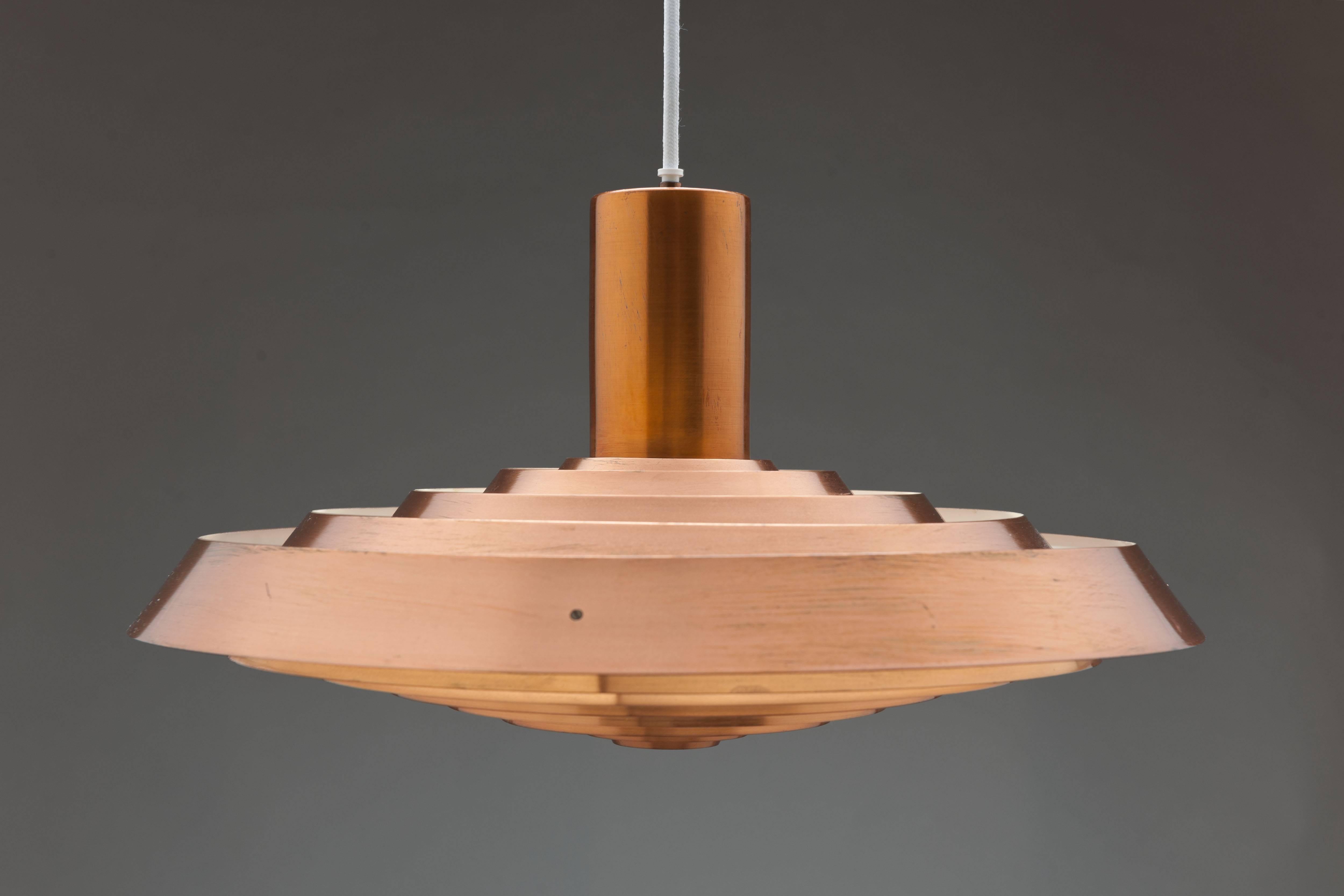 Scandinave moderne Cuivre Poul Henningsen:: Louis Poulsen Langelinie Plate Lamp:: 1958
