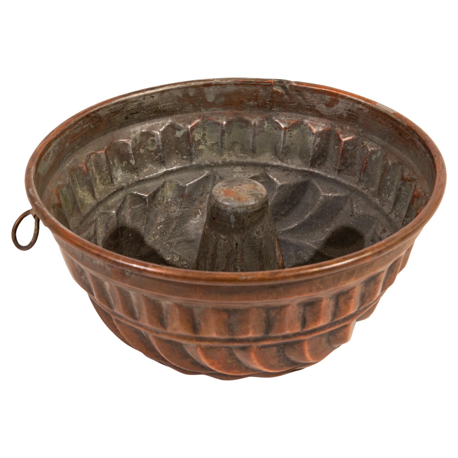 Old copper pudding or cake mold : now for decoration in the dining or kitchen wall. 

ref. O/7445