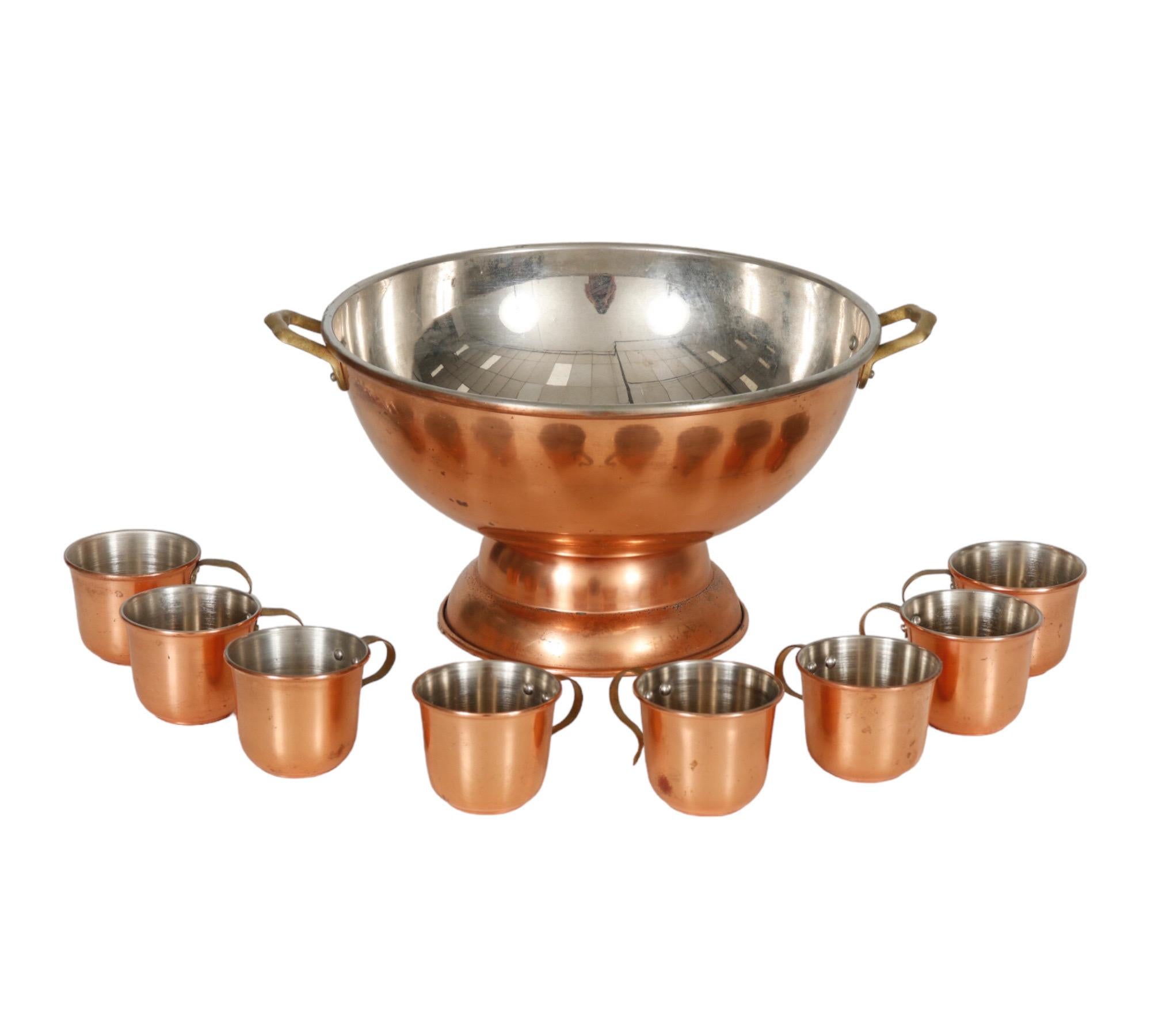 Copper Punch Bowl with 8 Cups In Good Condition For Sale In Bradenton, FL