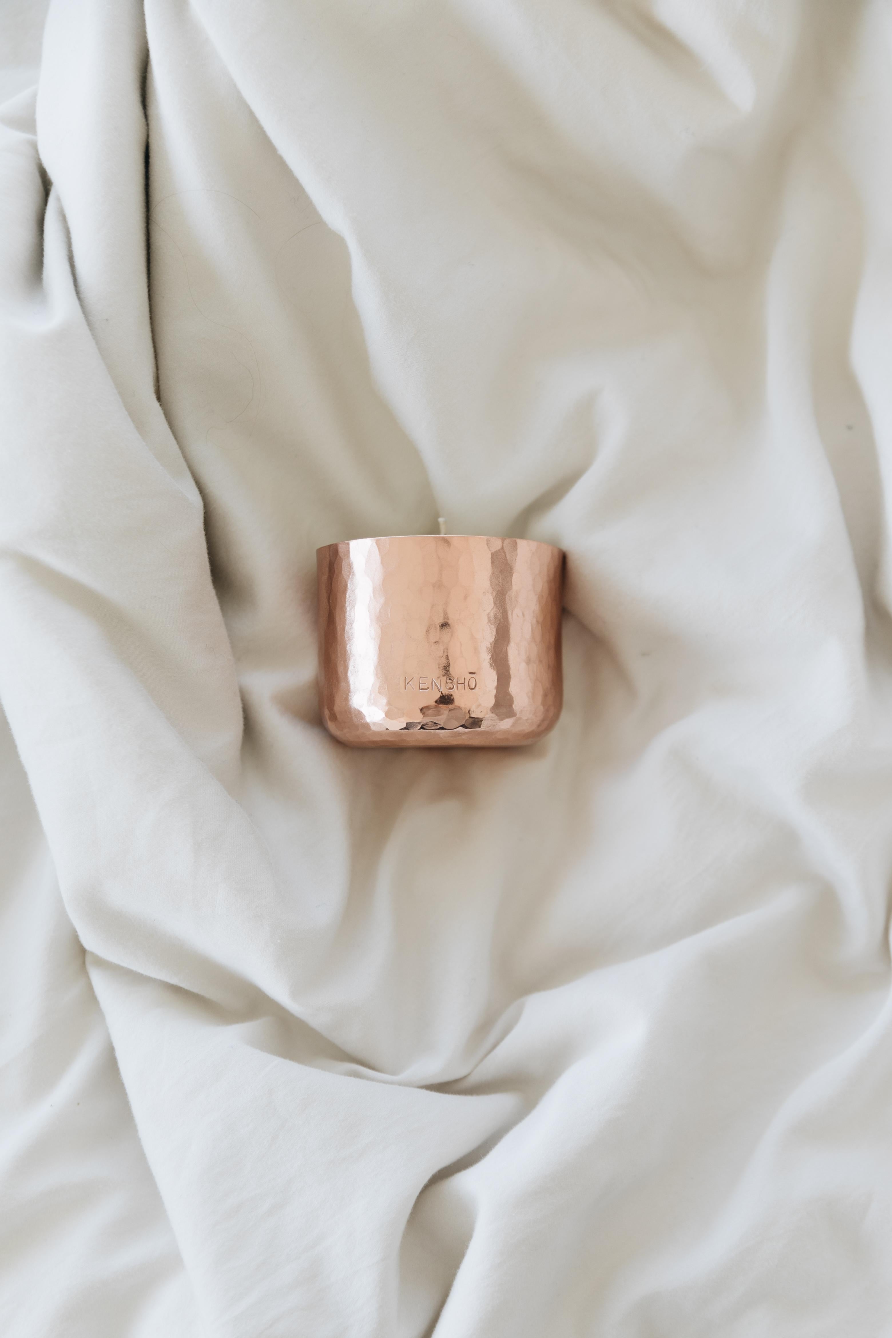 This stunning soy wax candle, crafted by skilled Mexican artisans, is a true work of art. The vase is made of hand-hammered copper, giving it an earthy, natural feel that fits perfectly with any home decor. Hand-hammered technique in copper is a