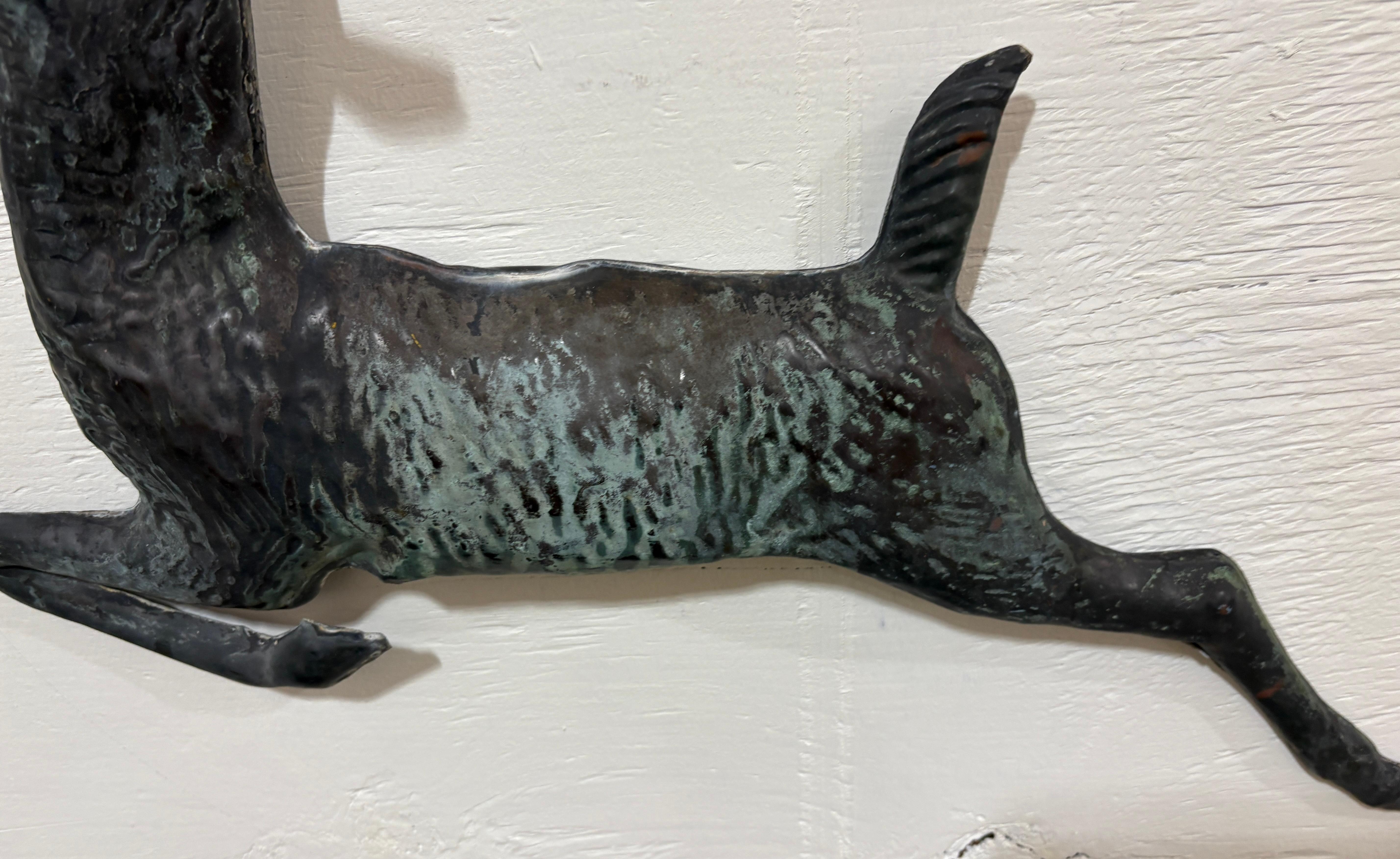 Fatto a mano Scultura di cervo in rame firmata e datata Cushing & Company in vendita