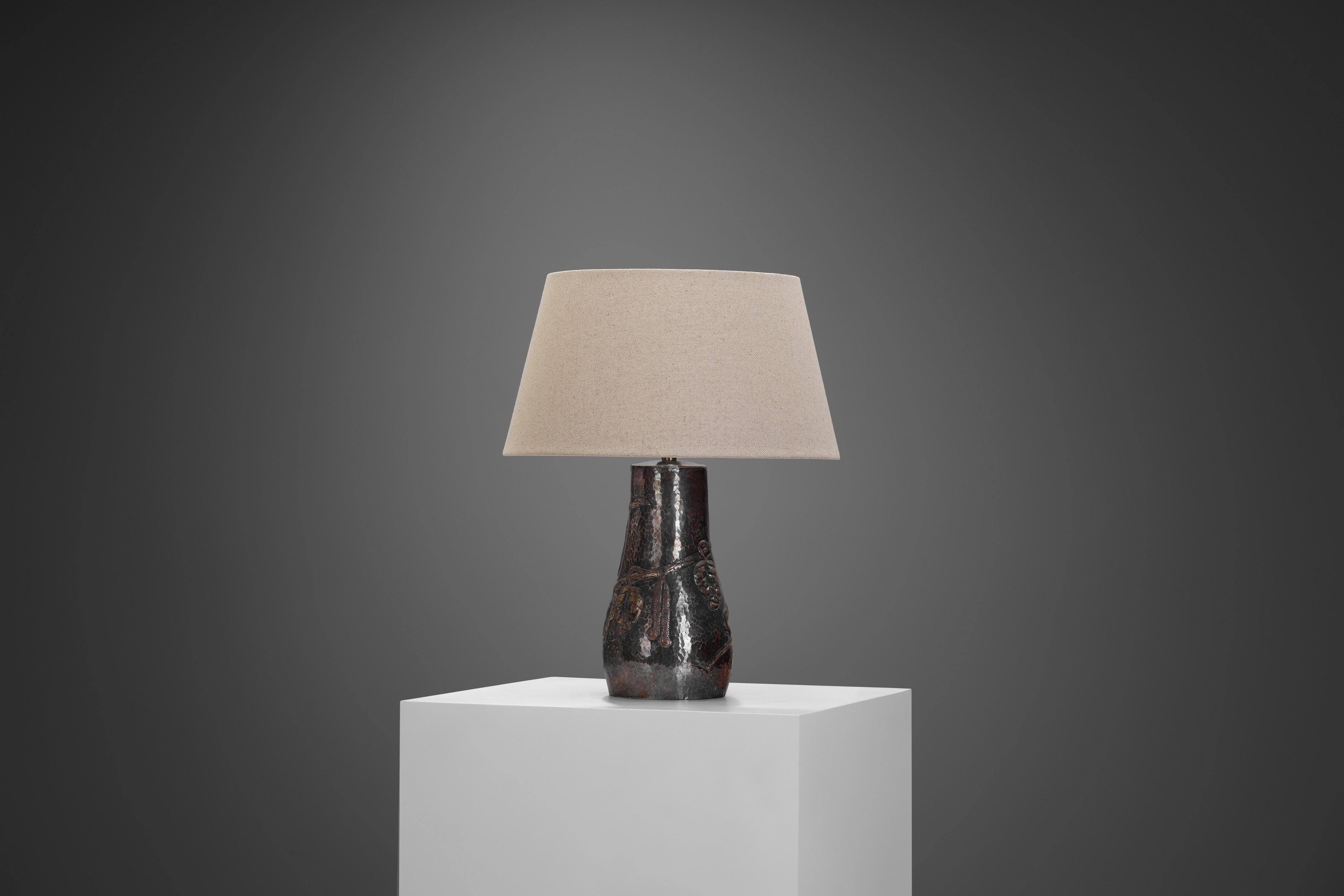 Mid-Century Modern Lampe de table en cuivre pour Svensk Metallkonst AB, Suède Début du 20e siècle en vente
