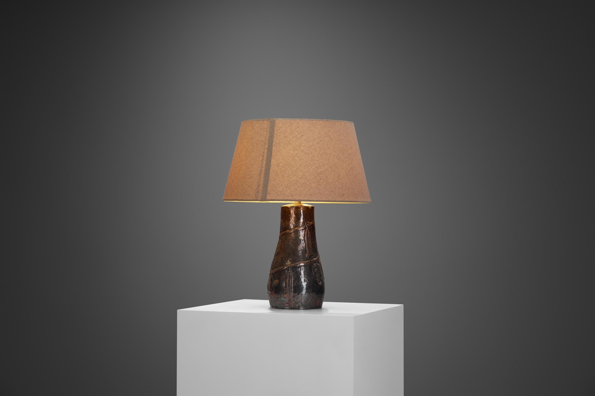 Suédois Lampe de table en cuivre pour Svensk Metallkonst AB, Suède Début du 20e siècle en vente
