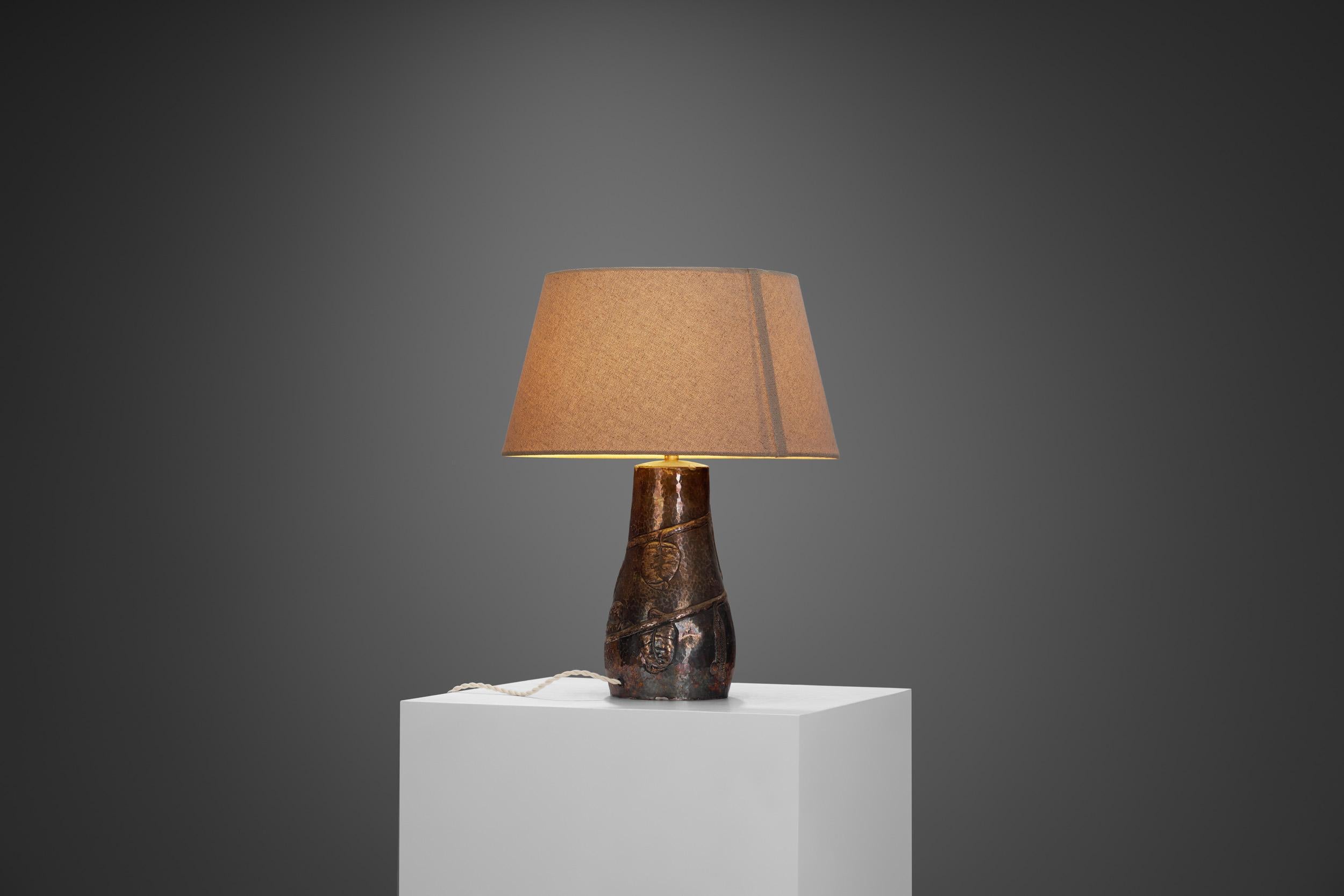20ième siècle Lampe de table en cuivre pour Svensk Metallkonst AB, Suède Début du 20e siècle en vente