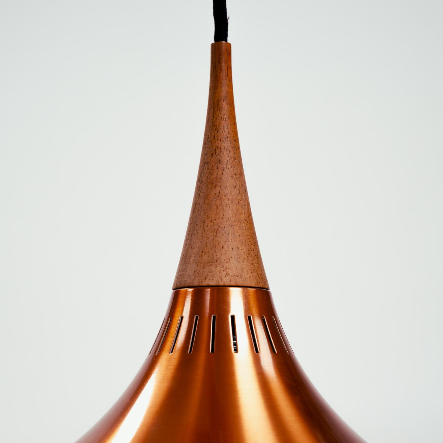 Fog & Mørup Orient Orient lampada a sospensione in rame e teak, Jo Hammerborg 1950s in vendita 1
