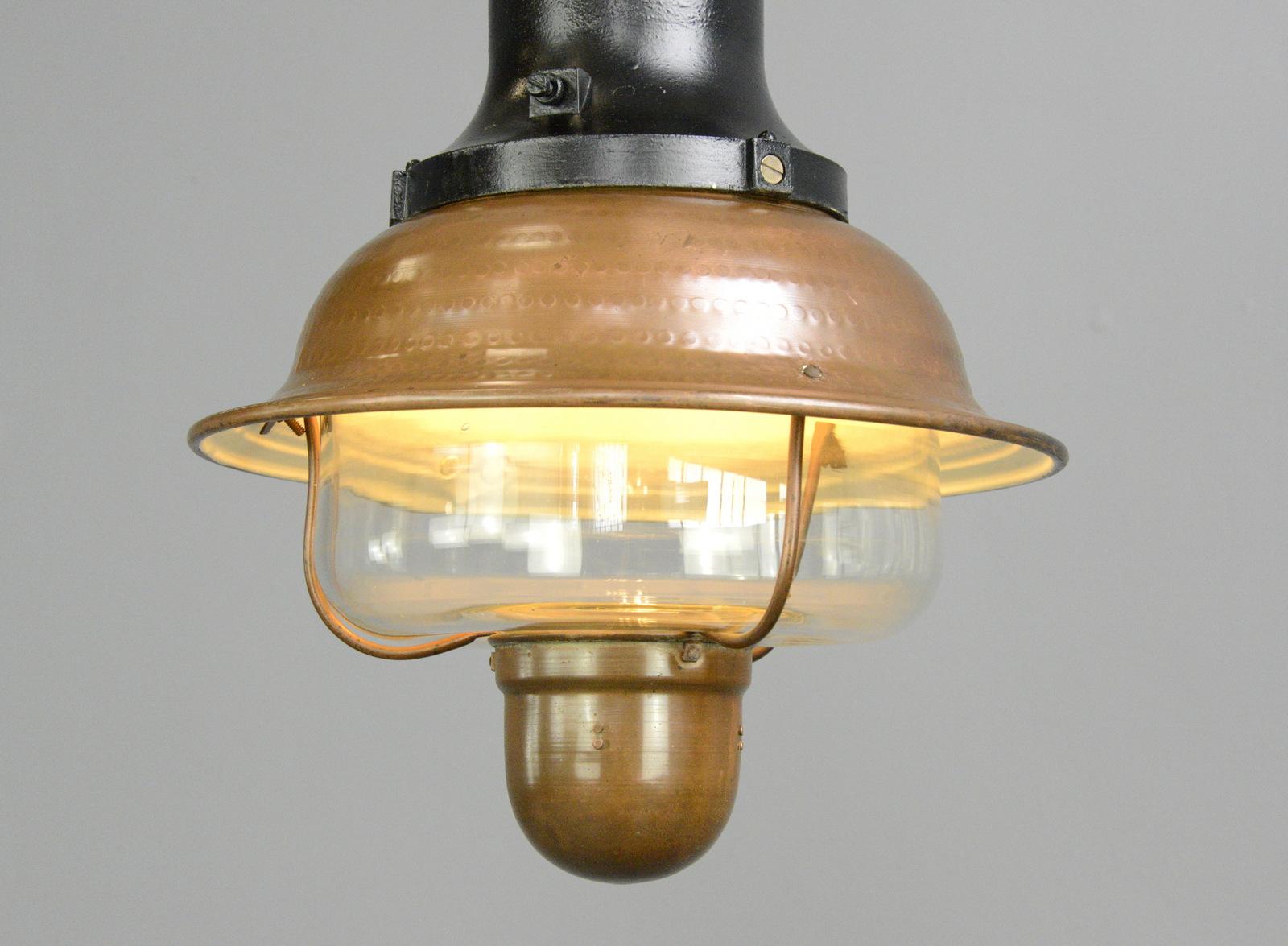 Copper train station light by Industria Rotterdam, circa 1920s

Glass diffuser
- Hammered copper shade
- Cast iron top
- Takes E27 fitting bulbs
- Comes with 100cm of cable and chain
- Made by Industria Rotterdam
- Dutch, 1930s
- Measures: