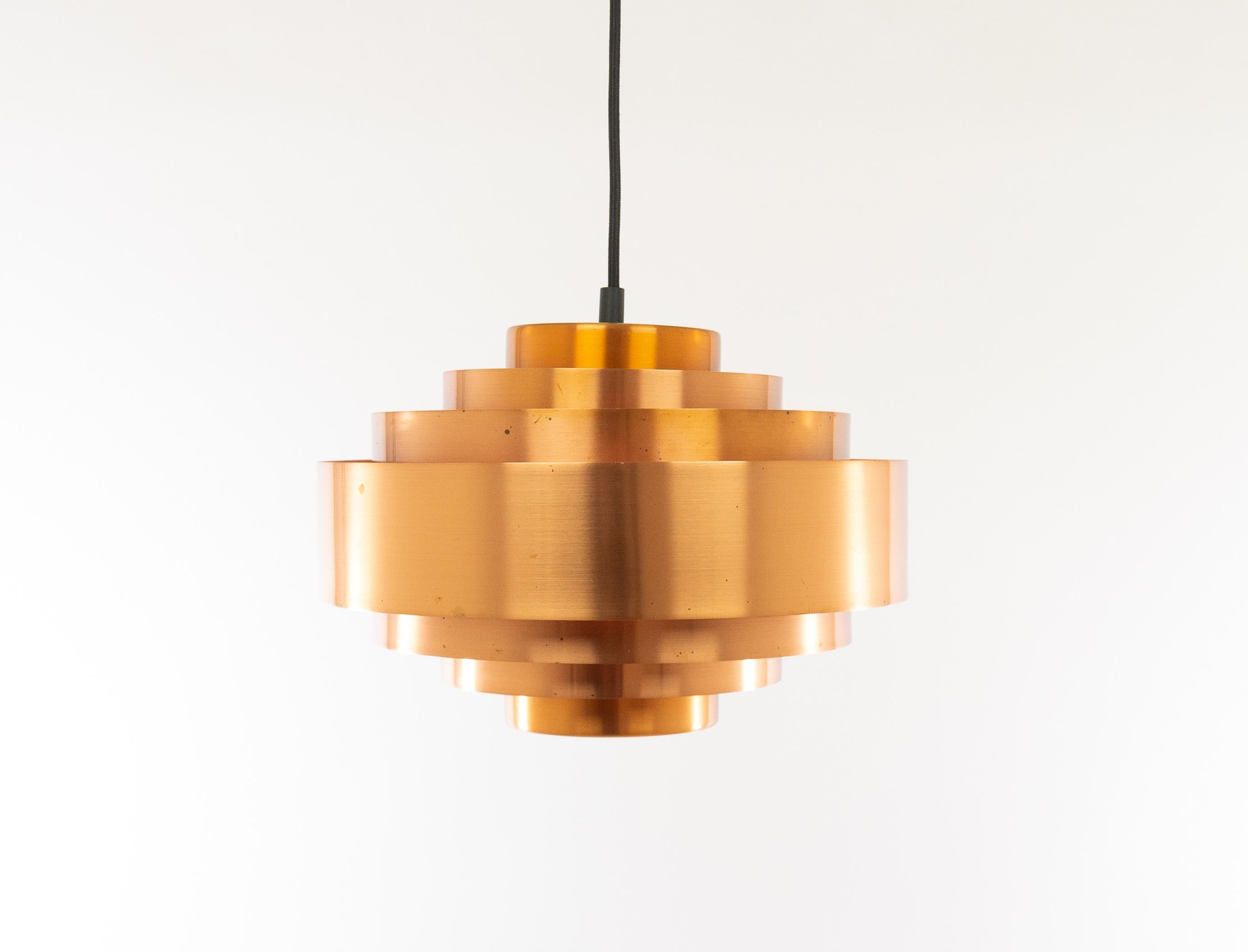 This copper Ultra pendant light was designed by Jo Hammerborg for Fog & Mørup in the very early 1960s.

The lamp consists of seven rings. Ultra was produced in solid copper and lacquered aluminum. This is the copper version with an orange