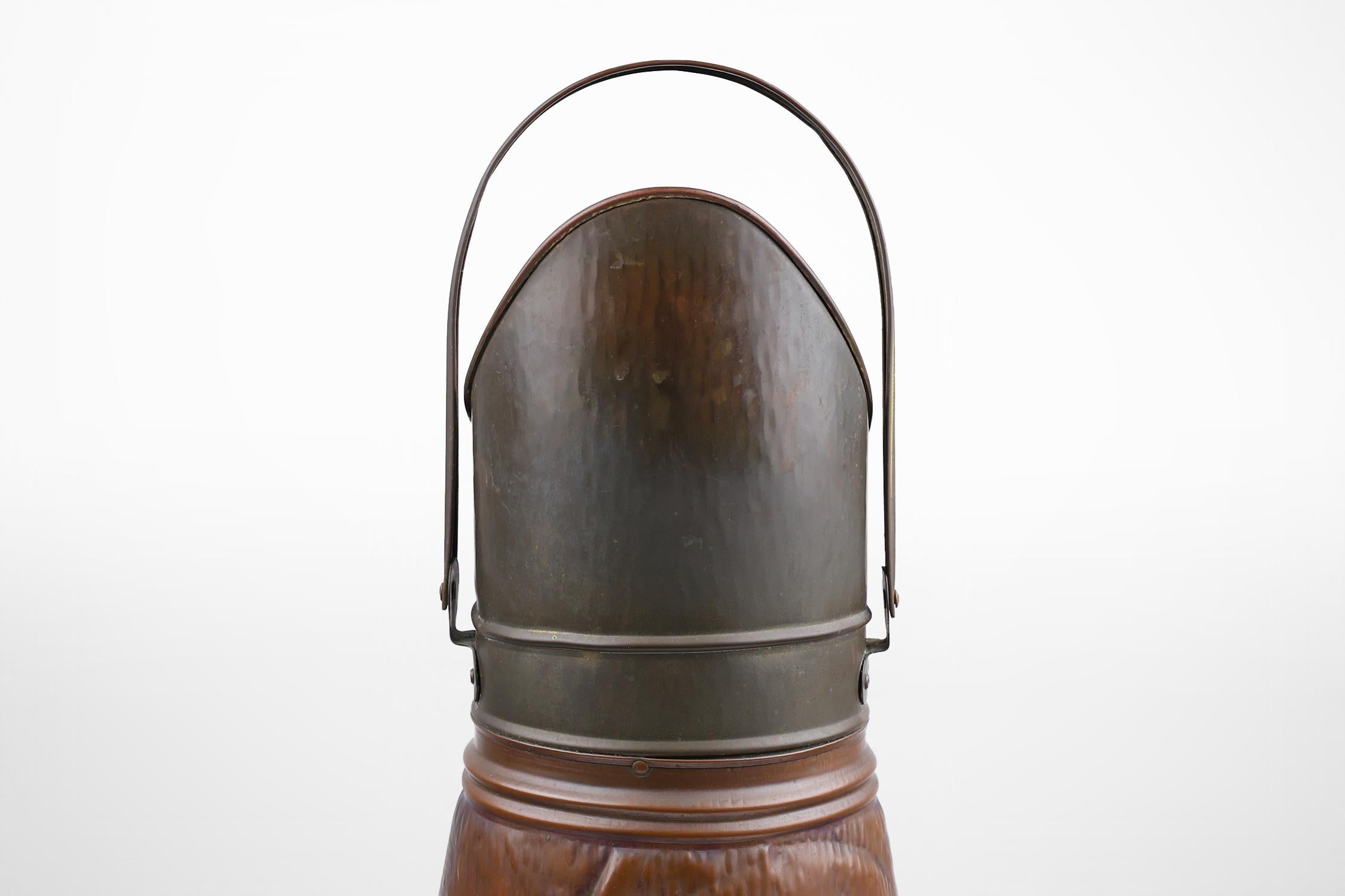 Martellato Portaombrelli in rame con immagine in rilievo di Rubbens, Francia, 1900 in vendita
