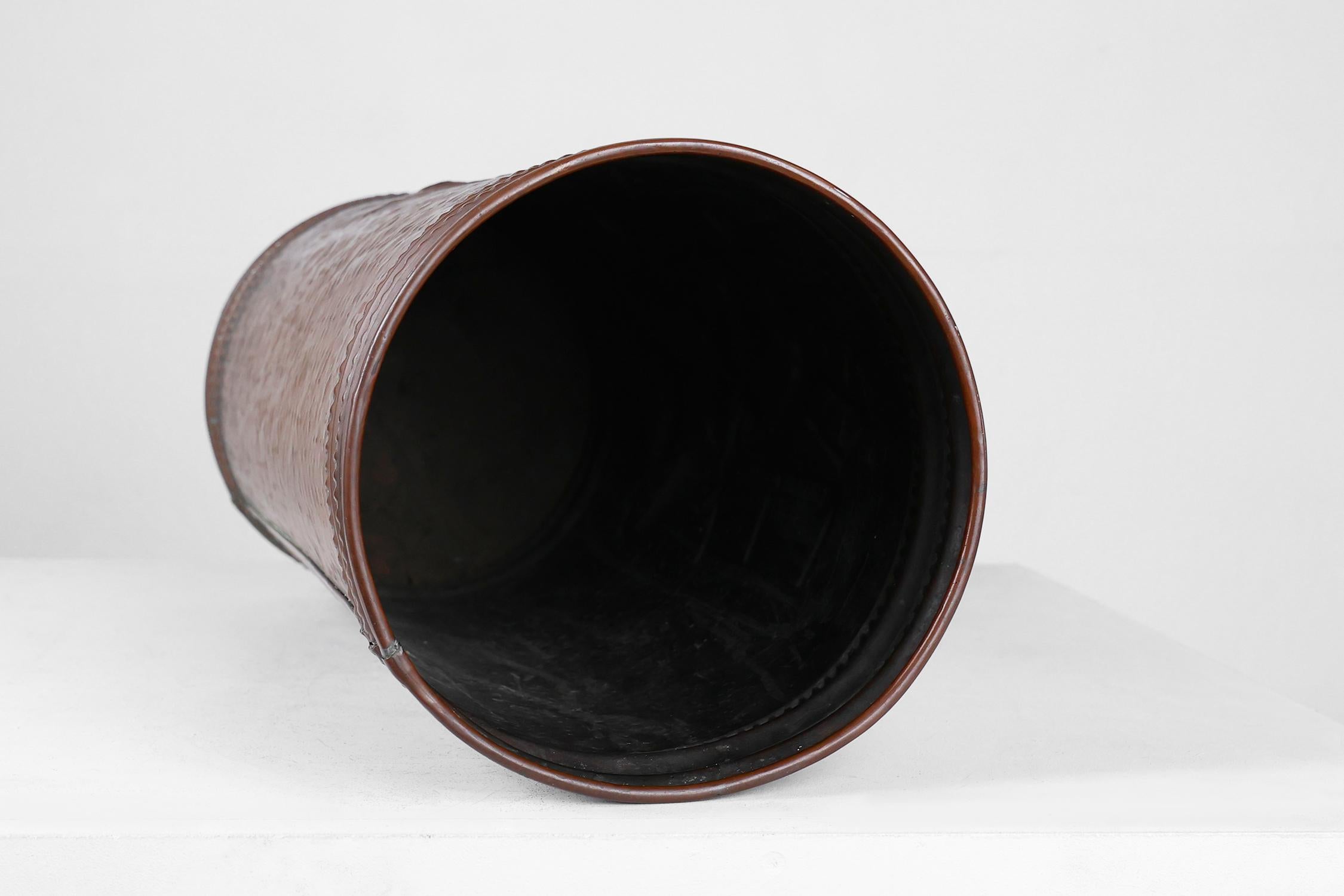 Copper umbrella stand with hammered relief of a medieval café, France ca. 1900 For Sale 2