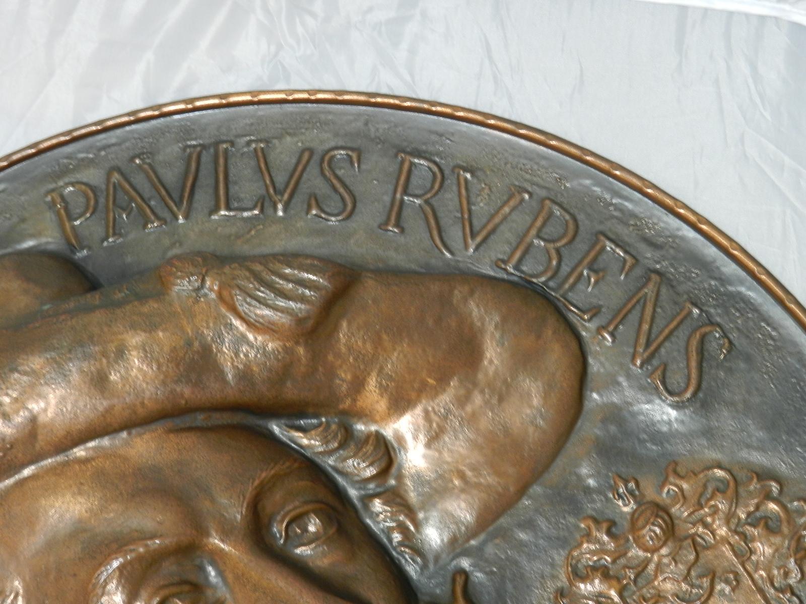 Embossed copper round plaque of the artist Flemish Master Peter Paul Rubens. Rubens is depicted in a high-relief bust, facing three-quarters right with a broad-brimmed hat.
Good condition with good patina due to age.



    