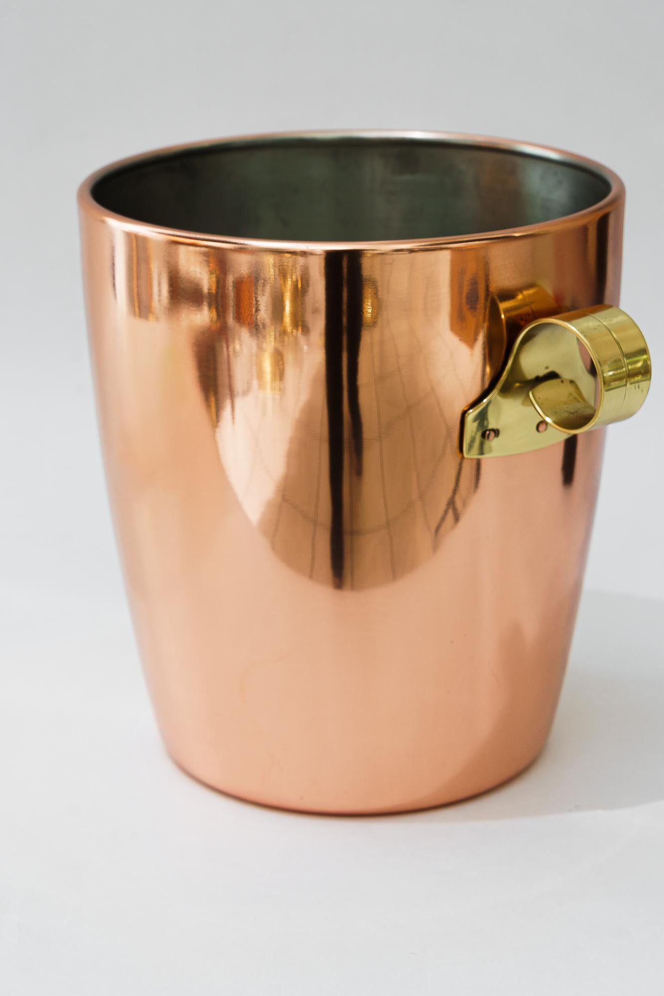 Kupfer-Weinkühler mit Messinggriffen schwitzerland um 1920 im Angebot 6