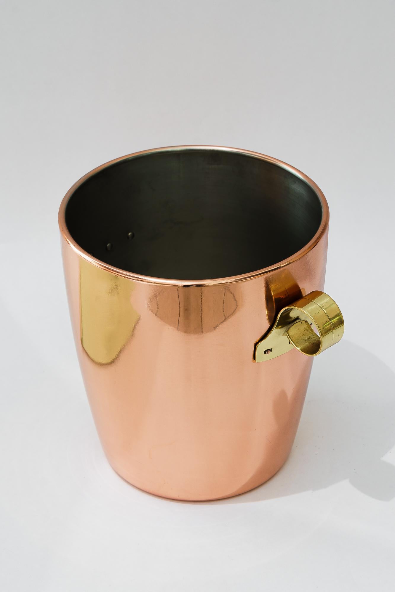 Kupfer-Weinkühler mit Messinggriffen schwitzerland um 1920 im Zustand „Gut“ im Angebot in Wien, AT