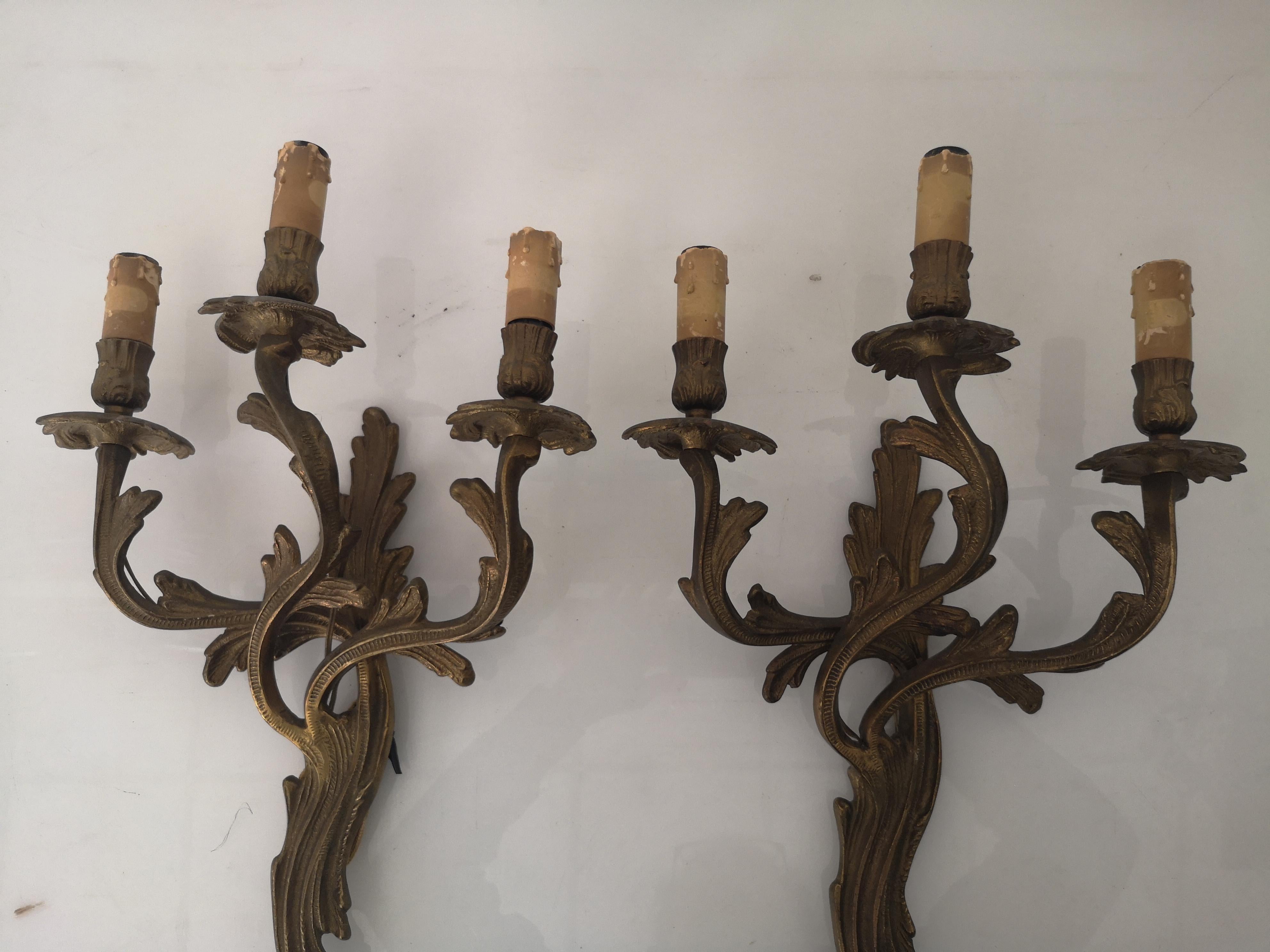 Pair of 3-light bronze wall sconces in Louis XV style 1940s
The sconces are electrified, although the system is always best reviewed.
Measures: 
Height      cm 50
Width 30 cm
Depth 15 cm
