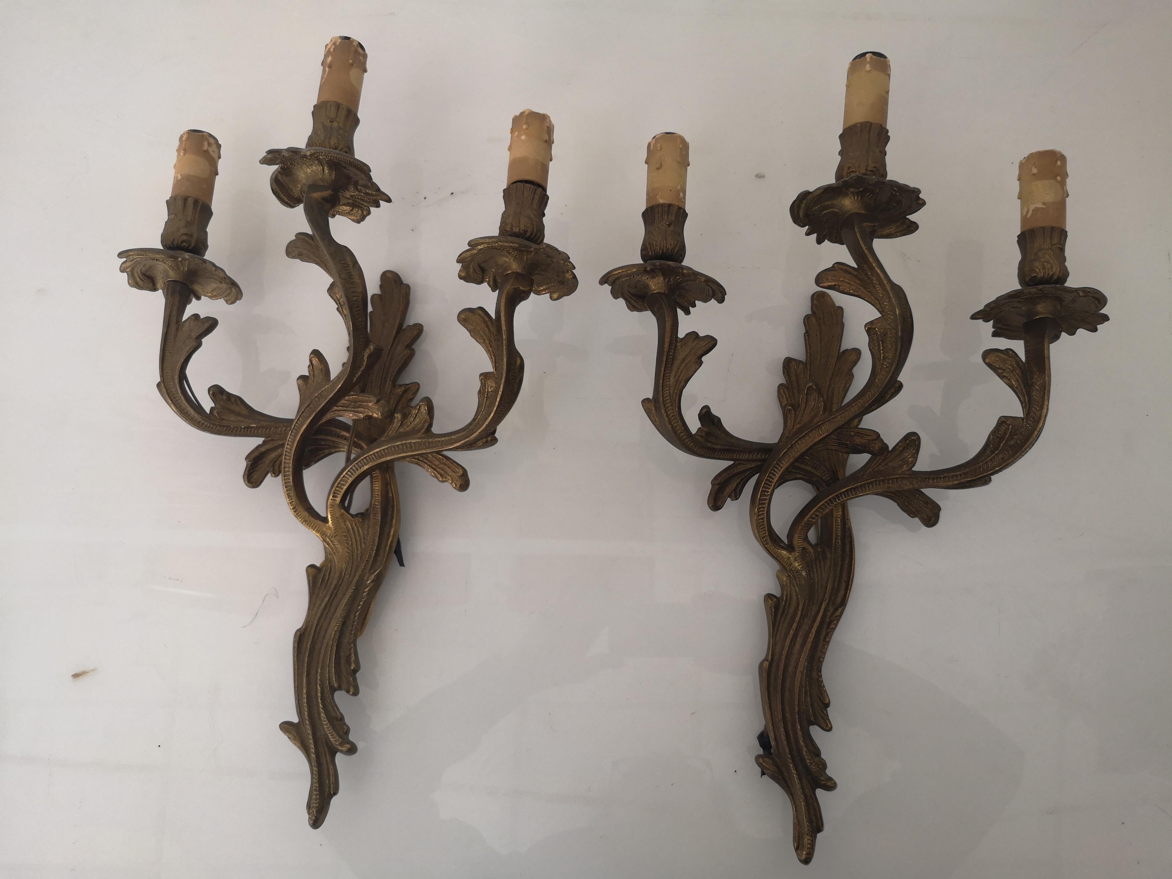 Pair of 3-light bronze wall sconces in Louis XV style 1940s In Good Condition For Sale In Catania, IT