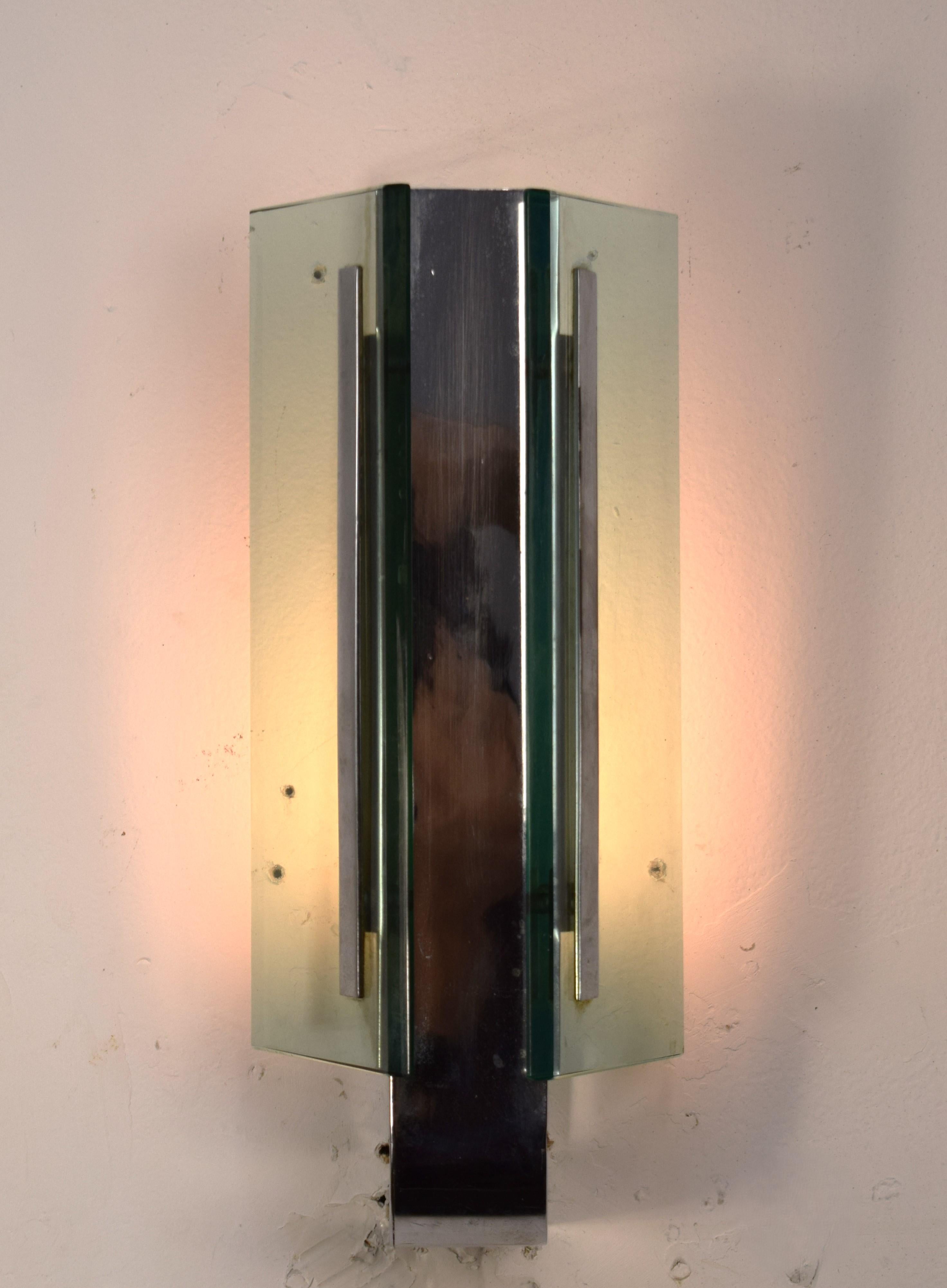 Italian Coppia applique in vetro e ottone cromato, Italia, anni '60. in vendita