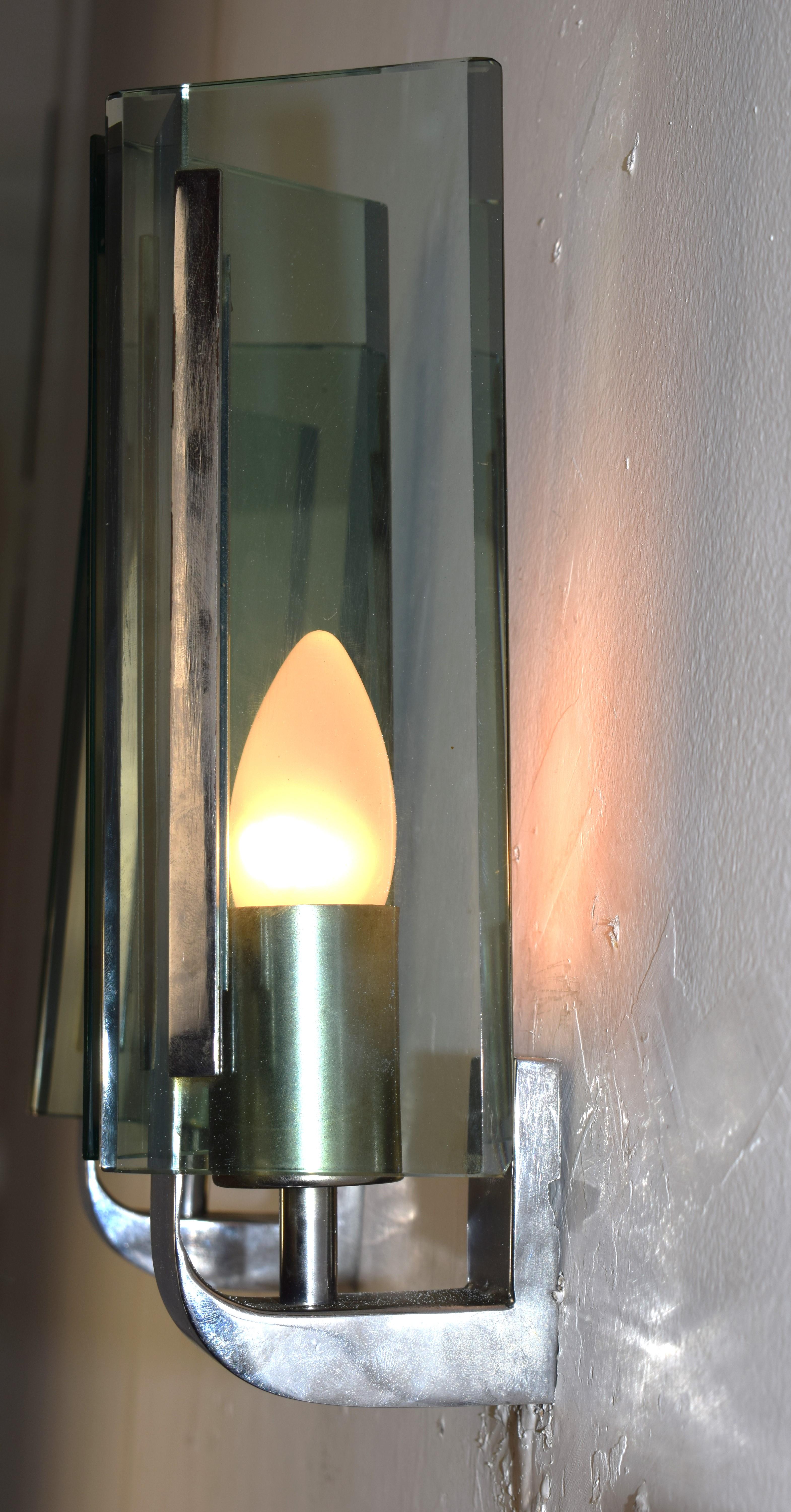 Mid-20th Century Coppia applique in vetro e ottone cromato, Italia, anni '60. in vendita