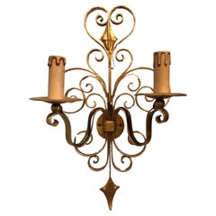 Coppia di Appliques Fiorentine Forgiate a Mano Dorate in Foglia a Due Luci 1980