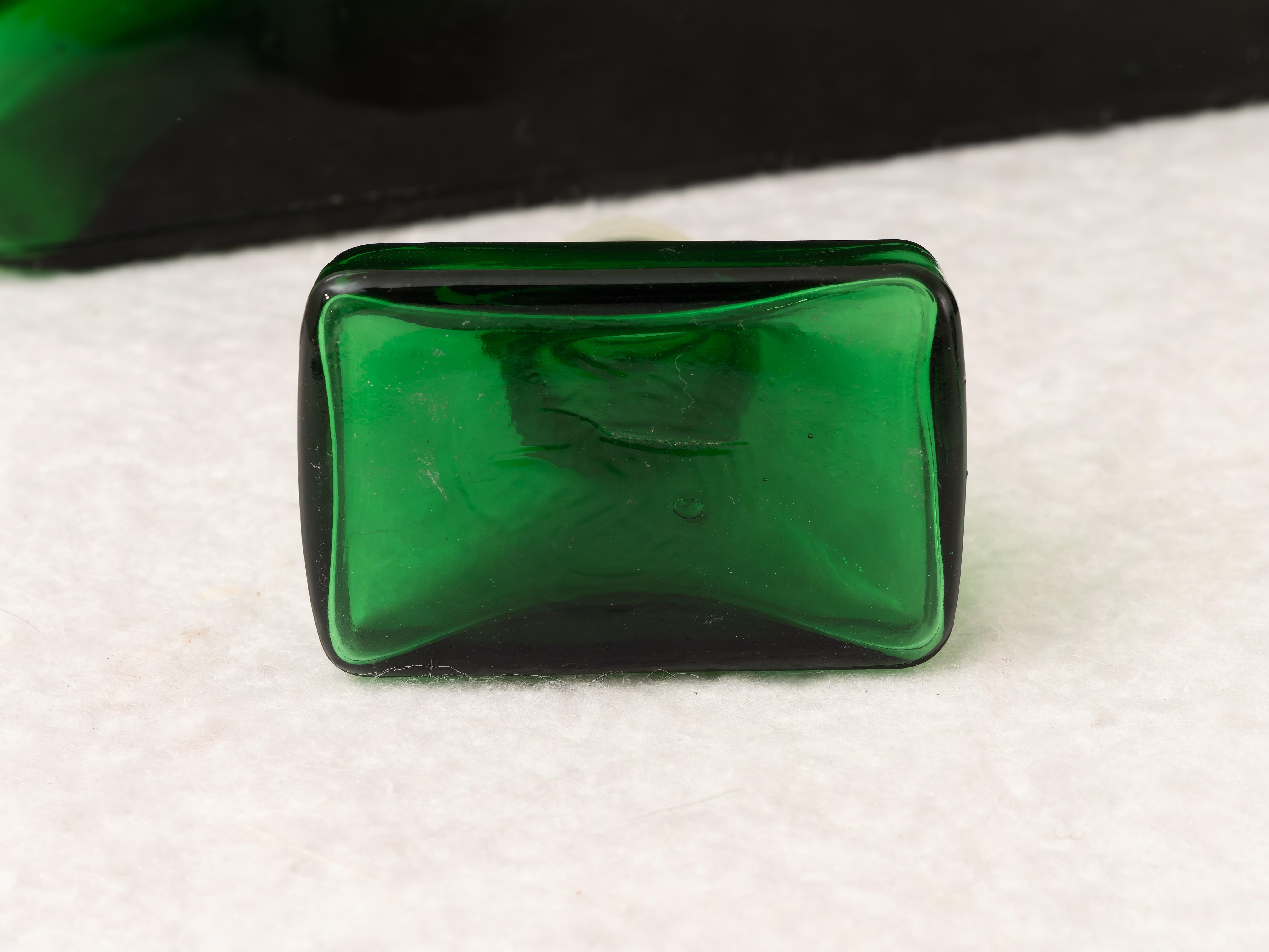 Italian Paire de bouteilles d'ameublement en verre lourd, 1970 en vente