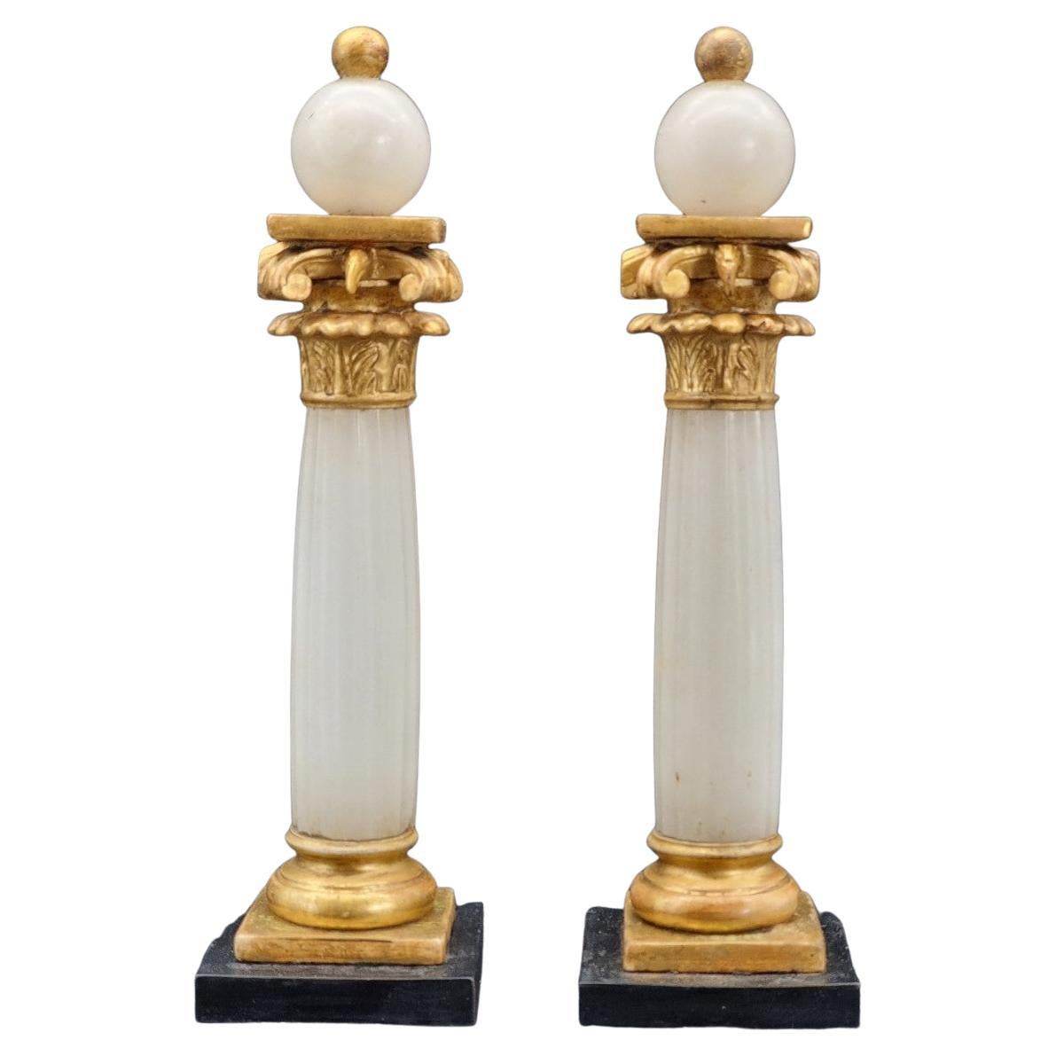 Coppia colonne neoclassiche in alabastro e legno dorato, inizi XIX in vendita