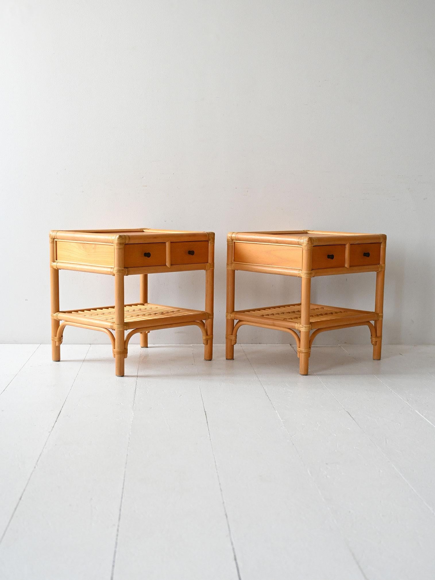 Scandinave moderne Paire de tables de chevet en bambou et rotin tressé DUX en vente