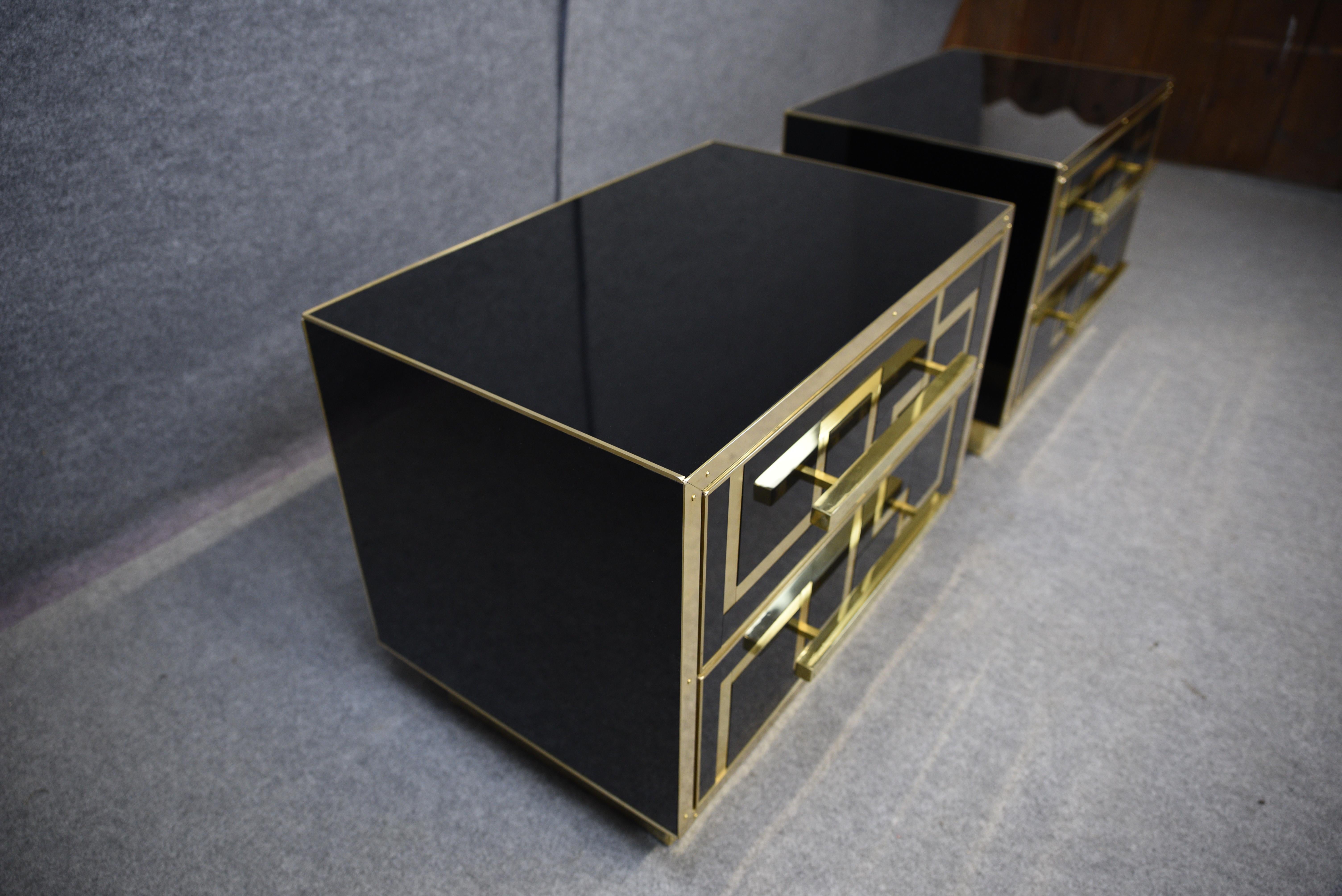 Coppia comodini  legno, vetro nero, intarsio in ottone stile anni 50 For Sale 4