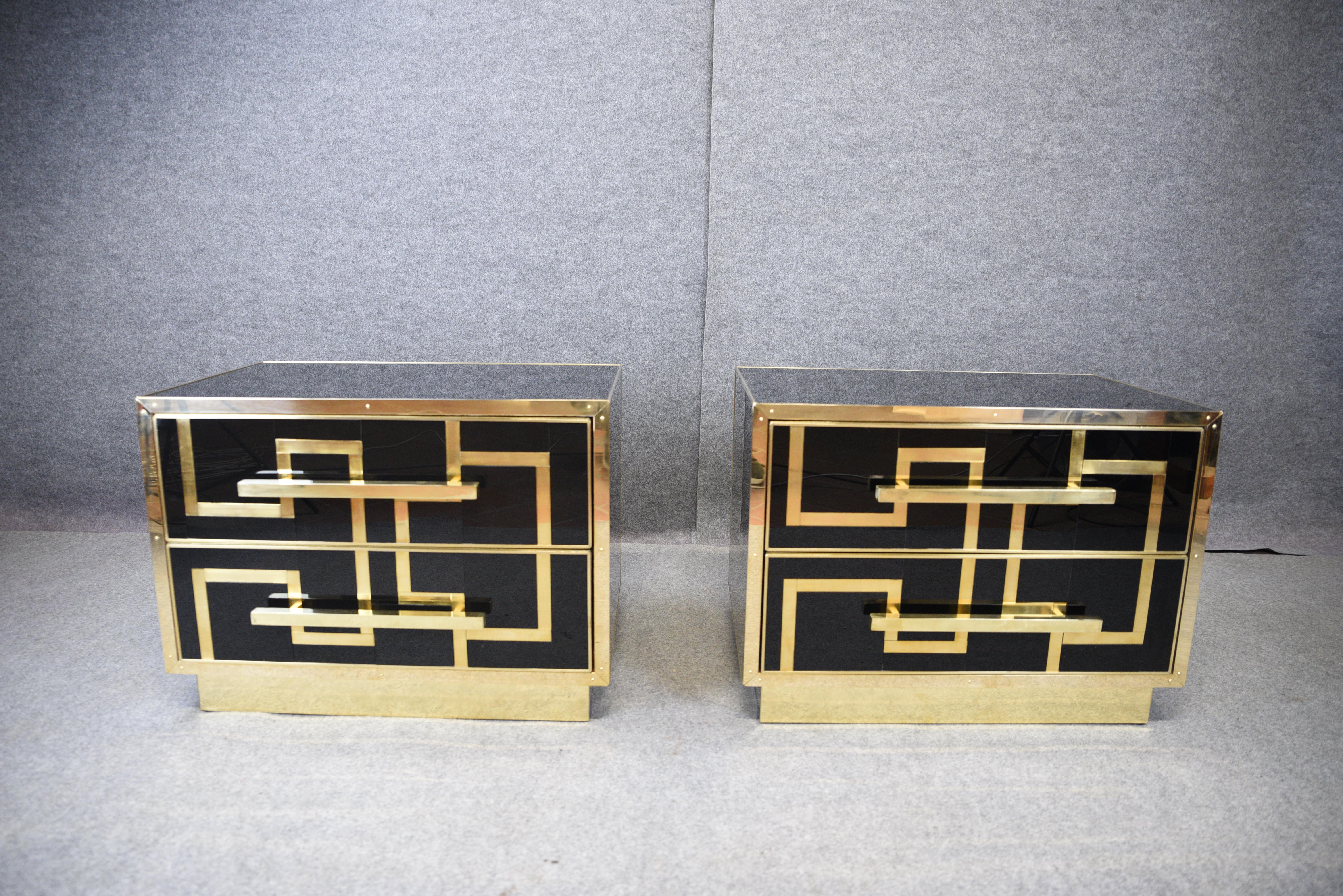 Mid-Century Modern Coppia comodini  legno, vetro nero, intarsio in ottone stile anni 50 For Sale