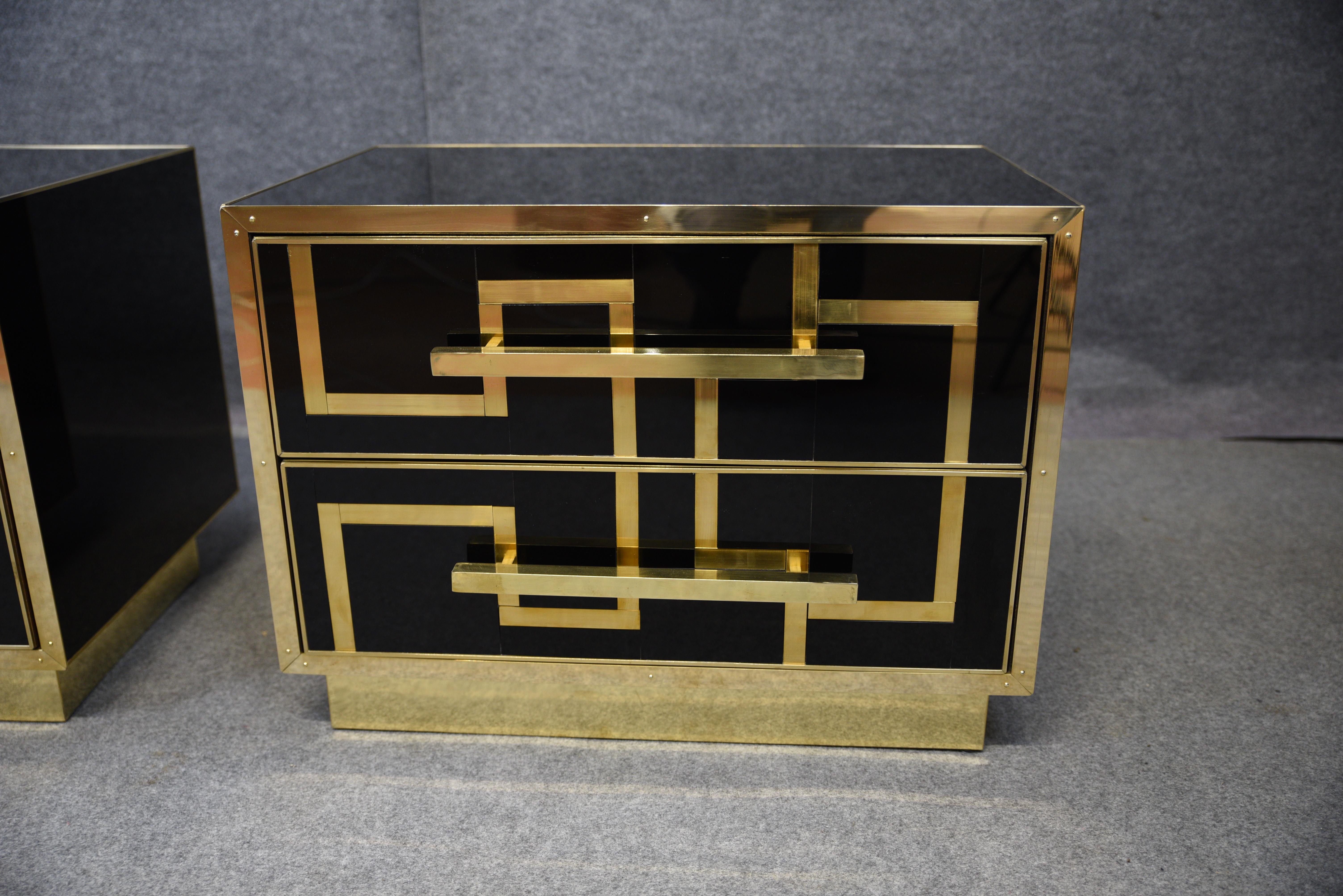 Contemporary Coppia comodini  legno, vetro nero, intarsio in ottone stile anni 50 For Sale