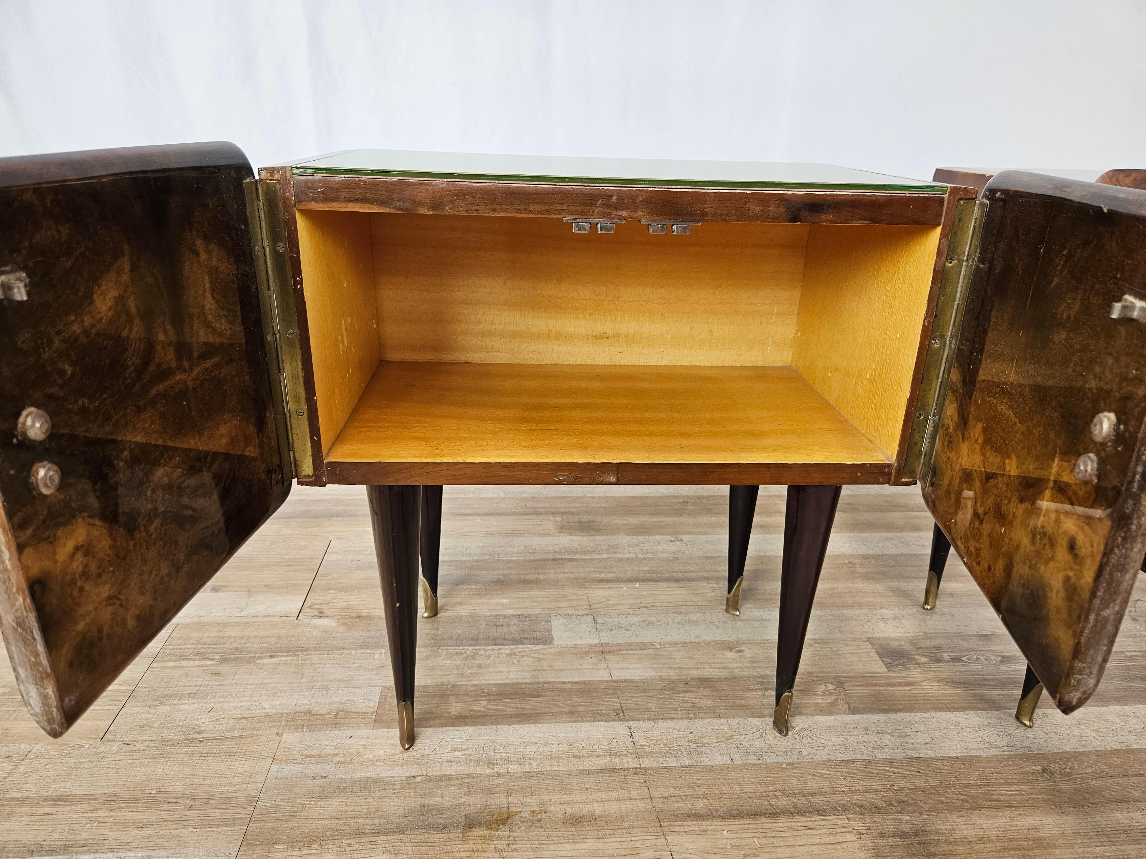 Mid Century pair of nightstands with glass top and brass handles For Sale 6