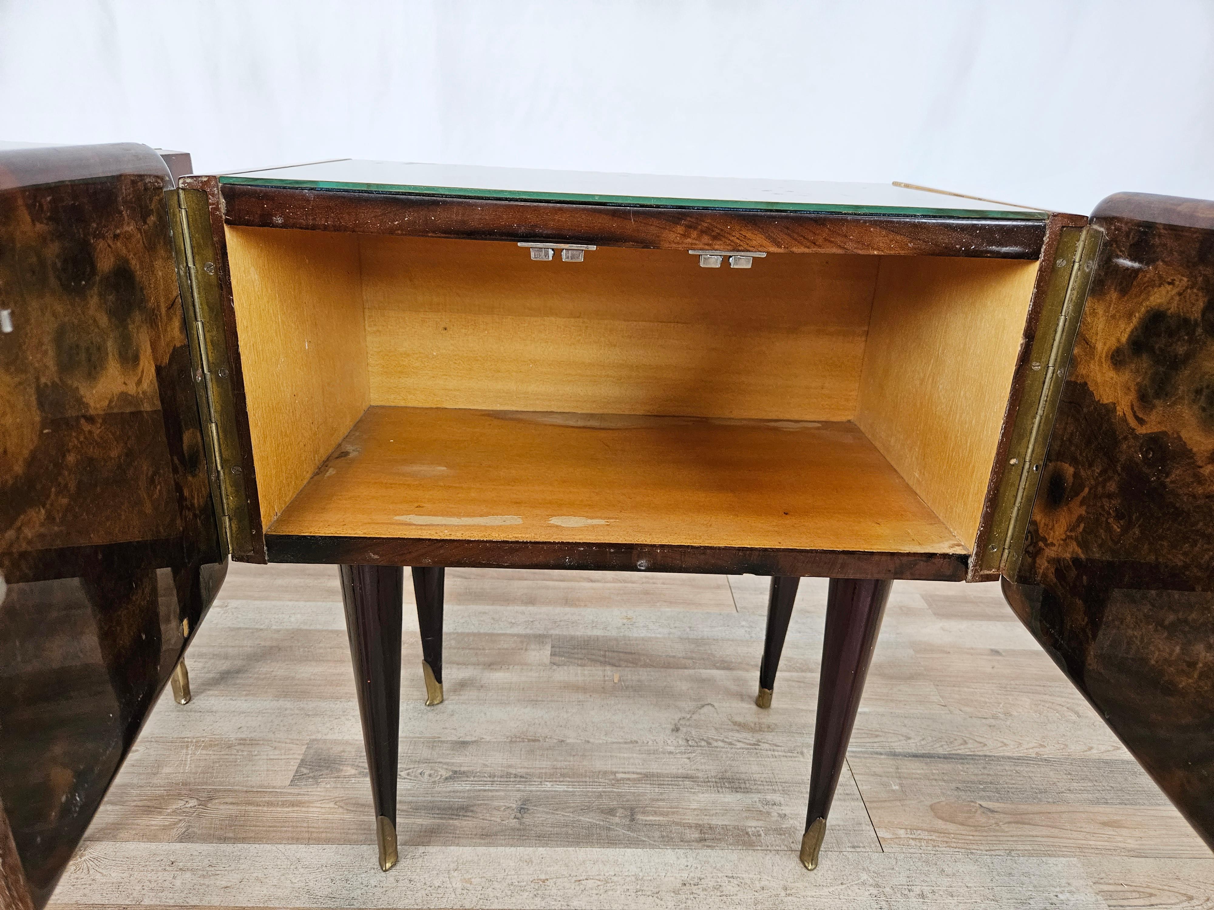 Mid Century pair of nightstands with glass top and brass handles For Sale 8