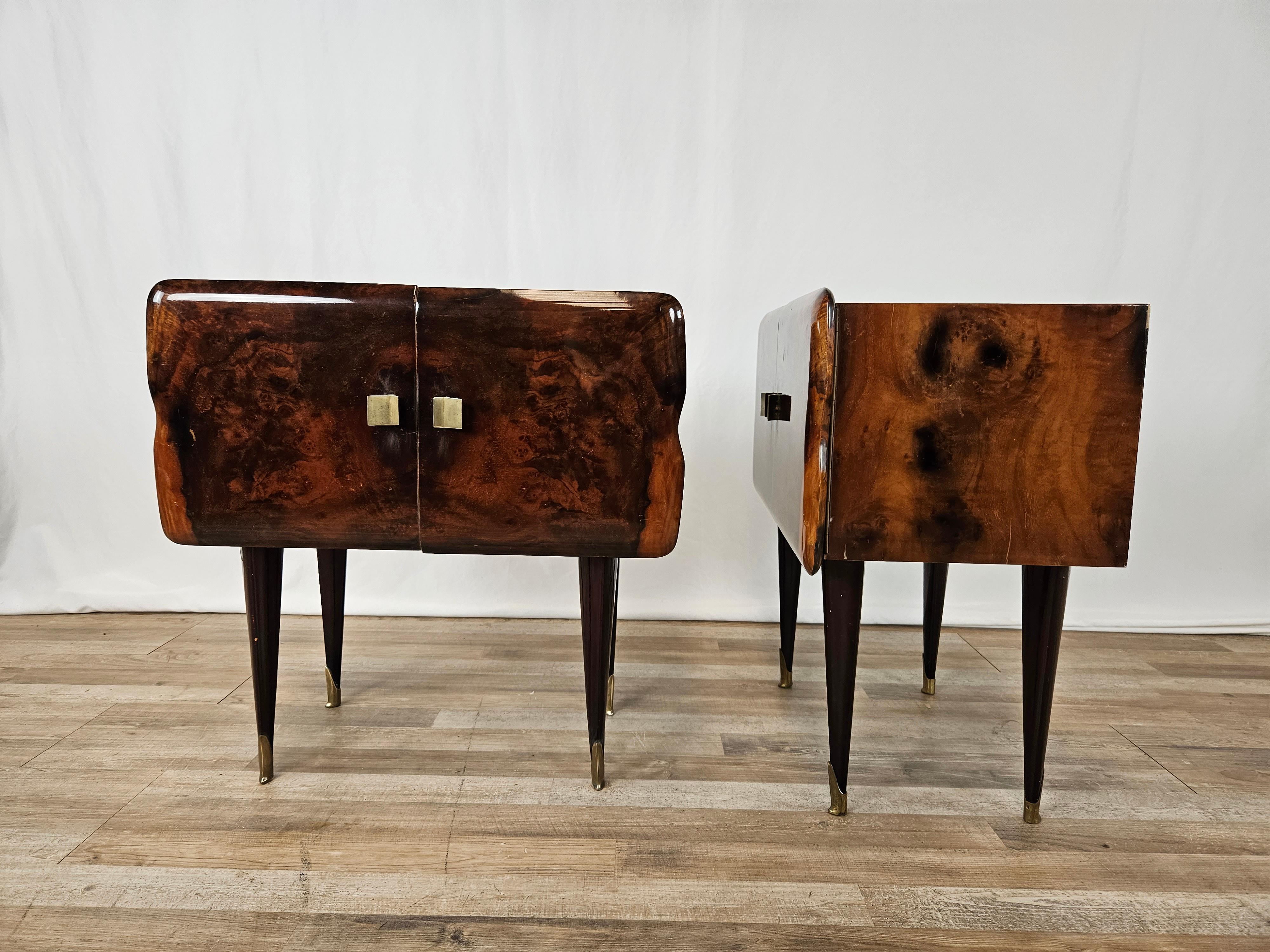 Mid-Century Modern Mid Century pair of nightstands with glass top and brass handles For Sale